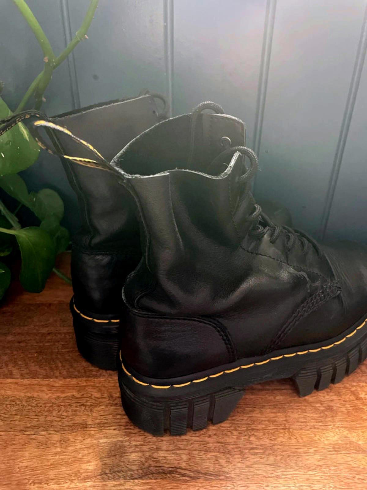 Women’s Dr Martens Audrick 8 Eyelet Mid Calf Lace Up Boots In Black - UK5 - 2161