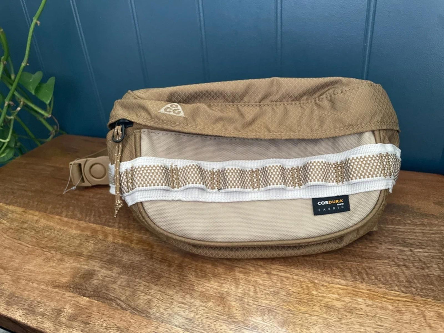 Unisex Nike ACG Karst Cross Body Bag In Stone - 2951