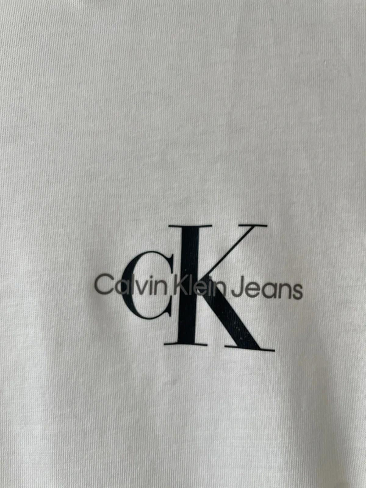 Women’s Calvin Klein Crew Neck Short Sleeve Slim Fit T-shirt in White - Small - 3040