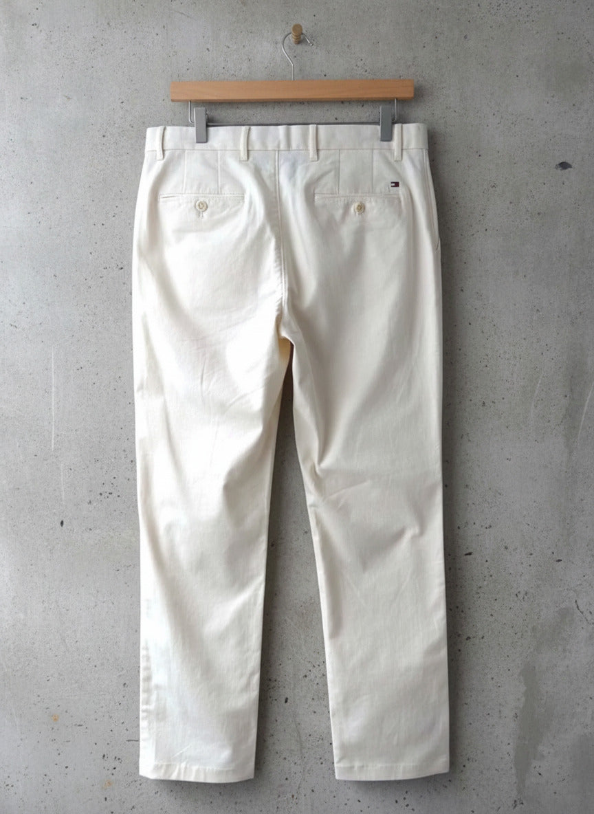 Men’s Tommy Hilfiger Denton Stretch Fit Chino Trousers In Cream - W31/L32 - 3250