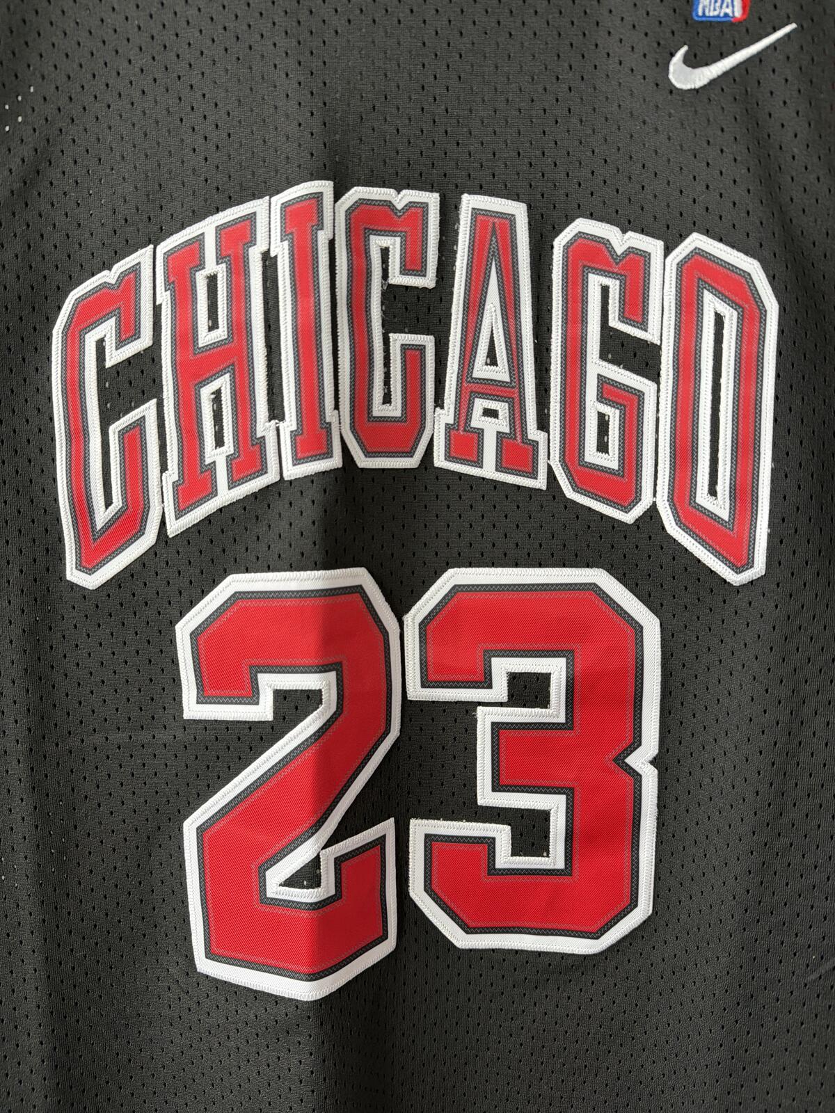 Mens Nike Chicago Bulls Michael Jordan #23 Basketball Jersey Top - Medium - 3495