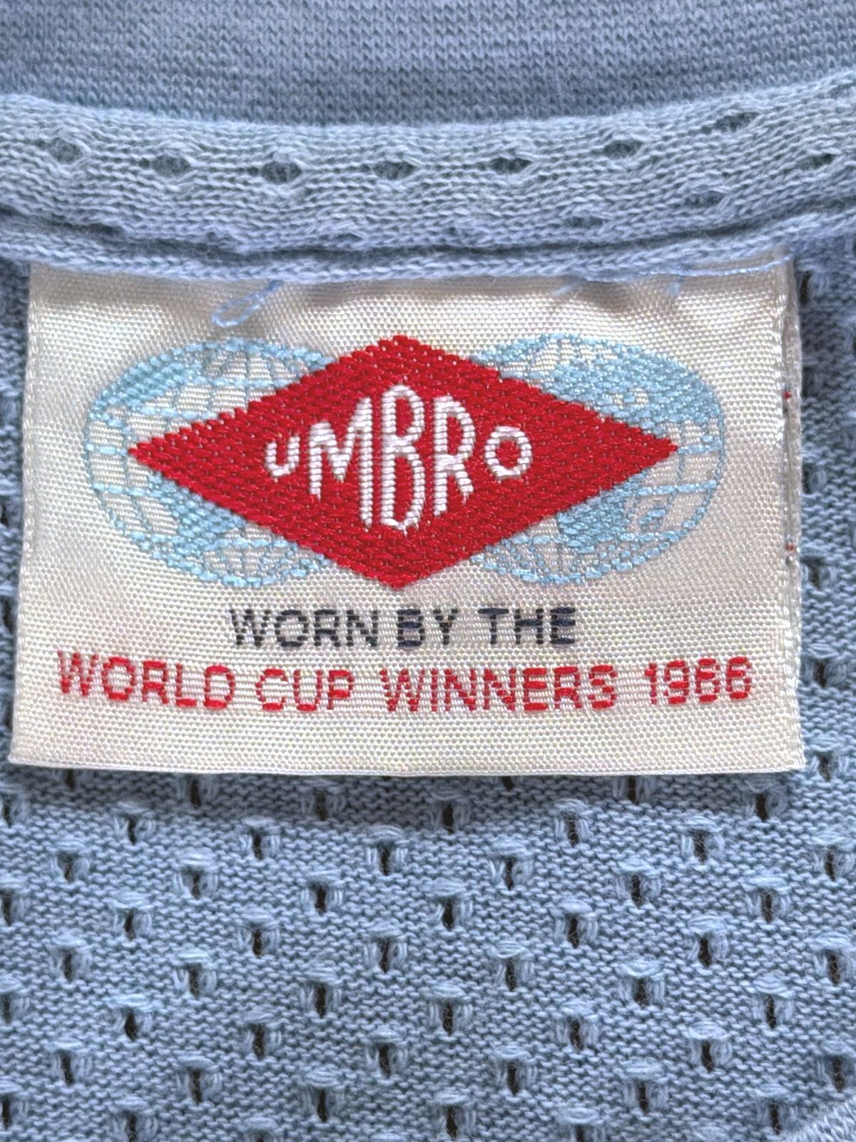 Men’s Umbro Vintage England Bobby Moore #6 Football Shirt In Blue - Medium -3663