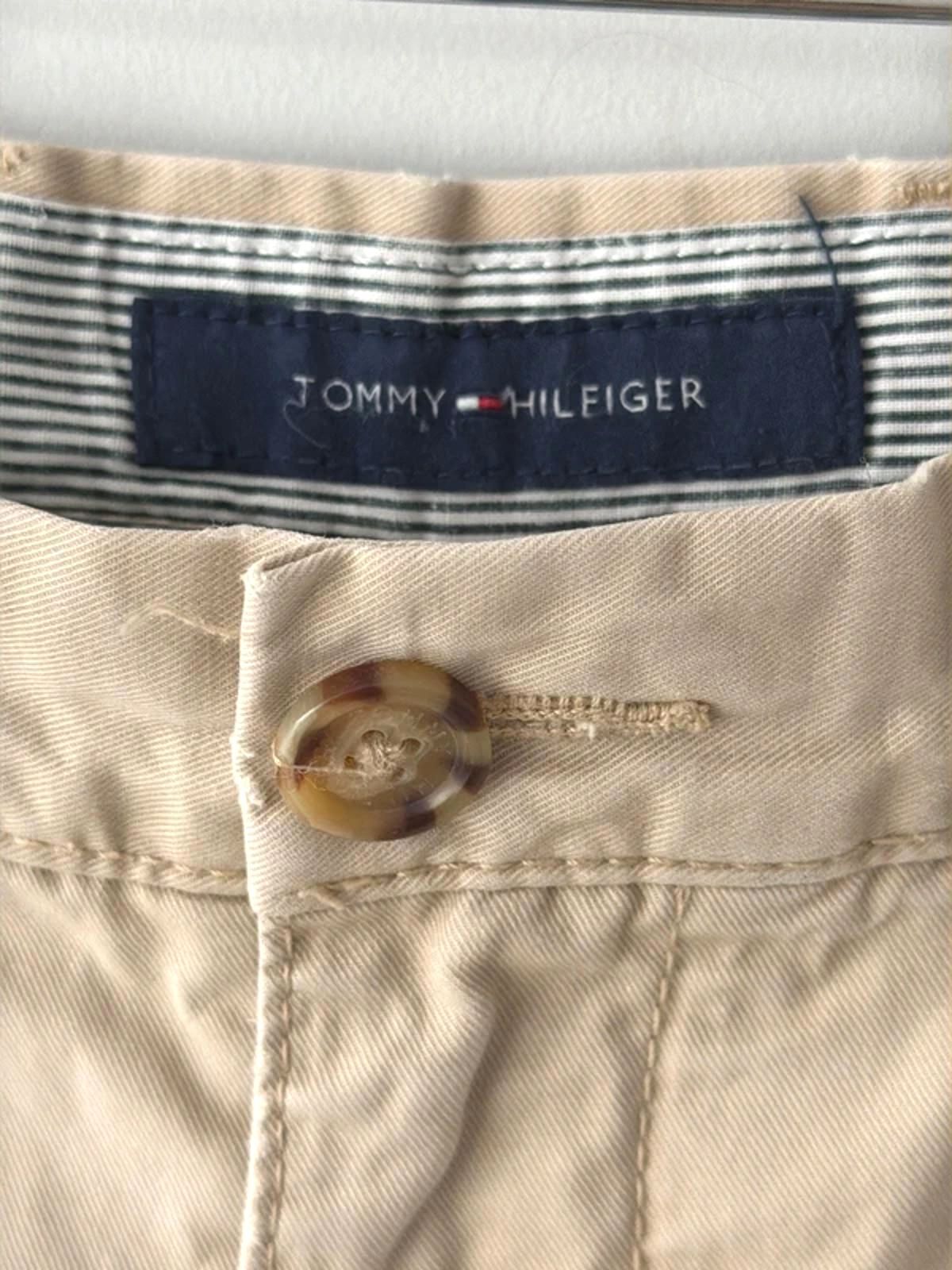Men’s Tommy Hilfiger Classic Fit Chino Shorts In Beige - W38 - 3254
