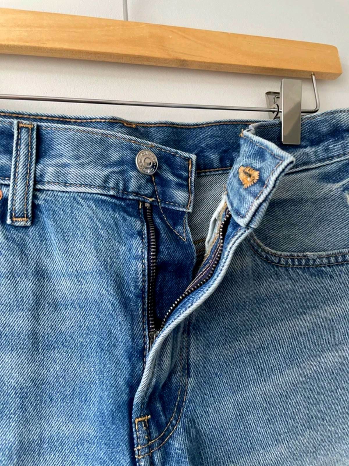 Women’s Calvin Klein 90’s Fit Midi Distressed Denim Shorts In Blue - W28/6.5 - 3140