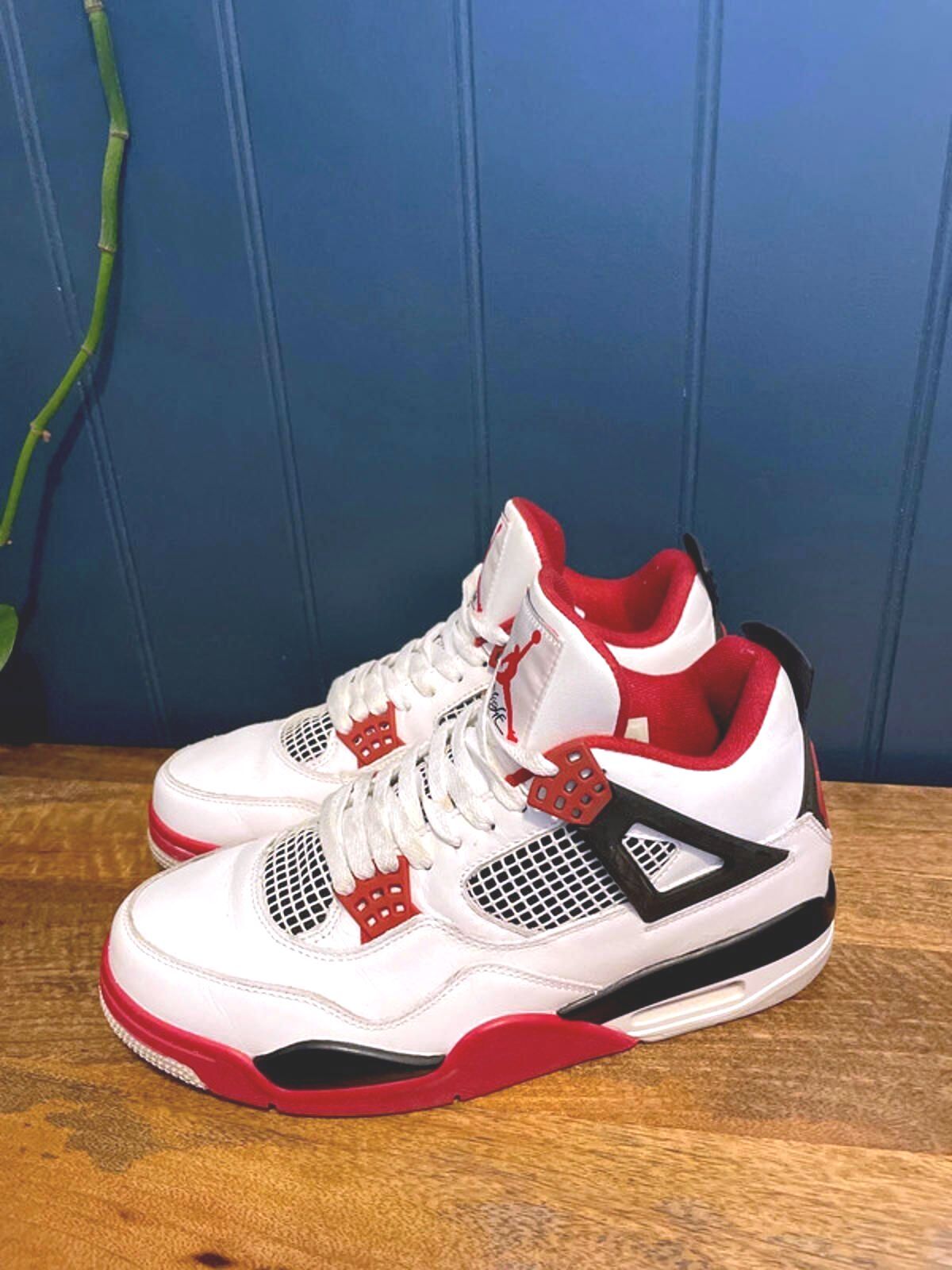 Men’s Nike Air Jordan 4 Retro "Fire Red 2020" Trainers - UK8 - 2770