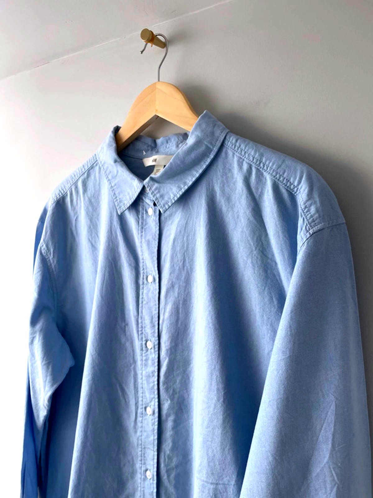 Men’s H&M Oversized Fit Long Sleeve Chambray Shirt In Blue - Medium - 2233
