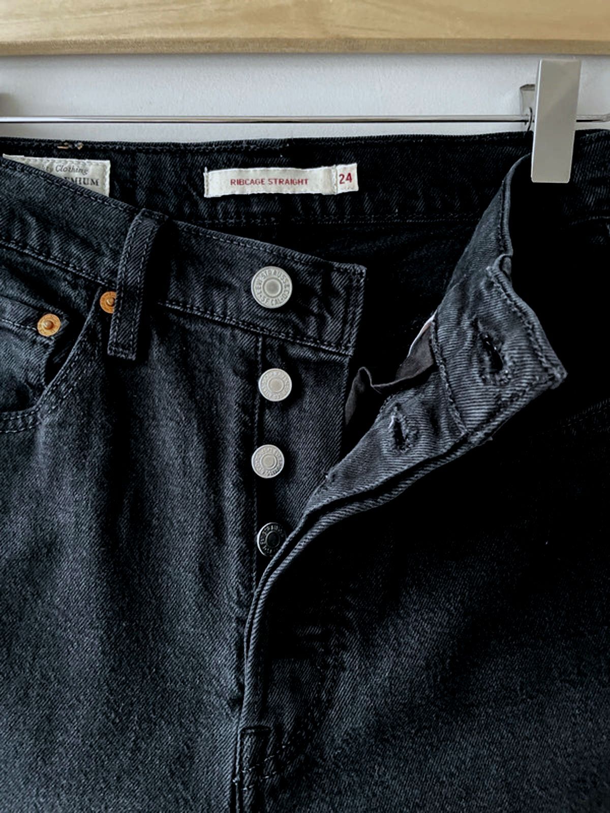 Women’s Levi’s High Waisted Ribcage Straight Fit Jeans In Black - W24/L27 - 2791