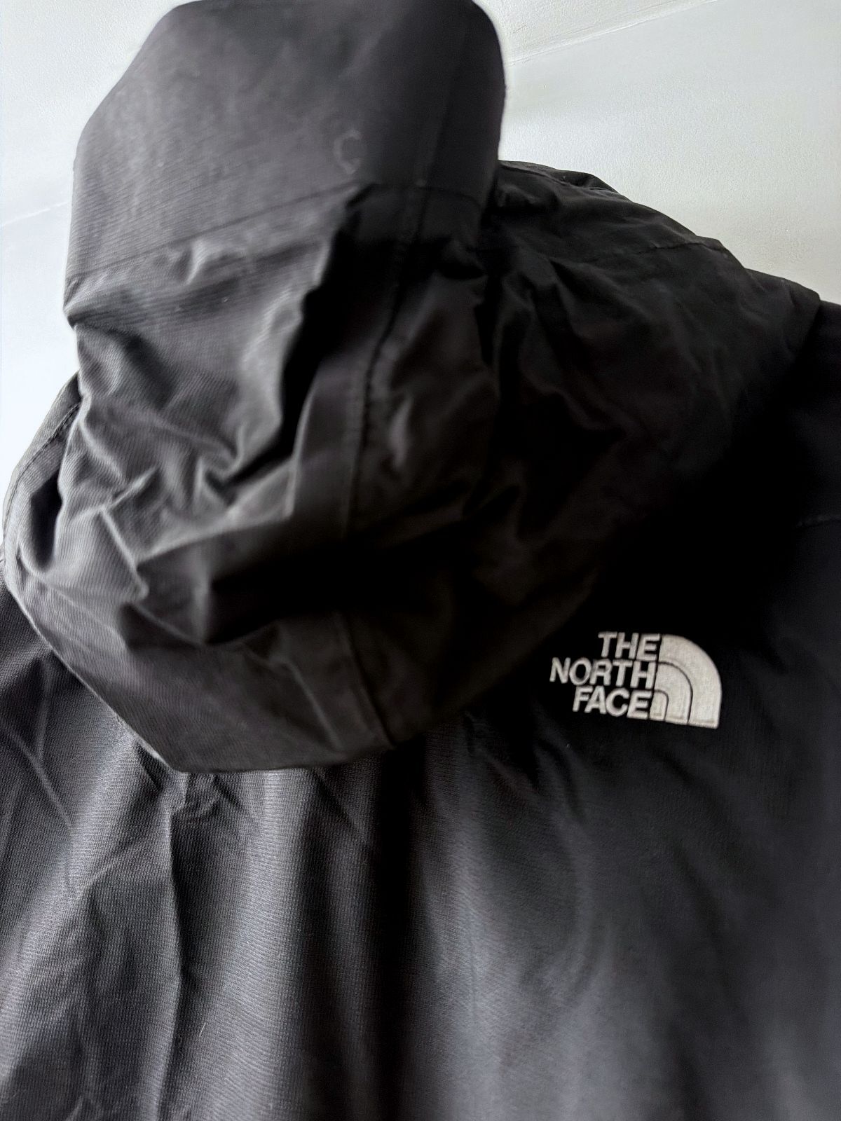 Men’s The North Face HyVent Waterproof Jacket with Hood In Black - Medium - 3664