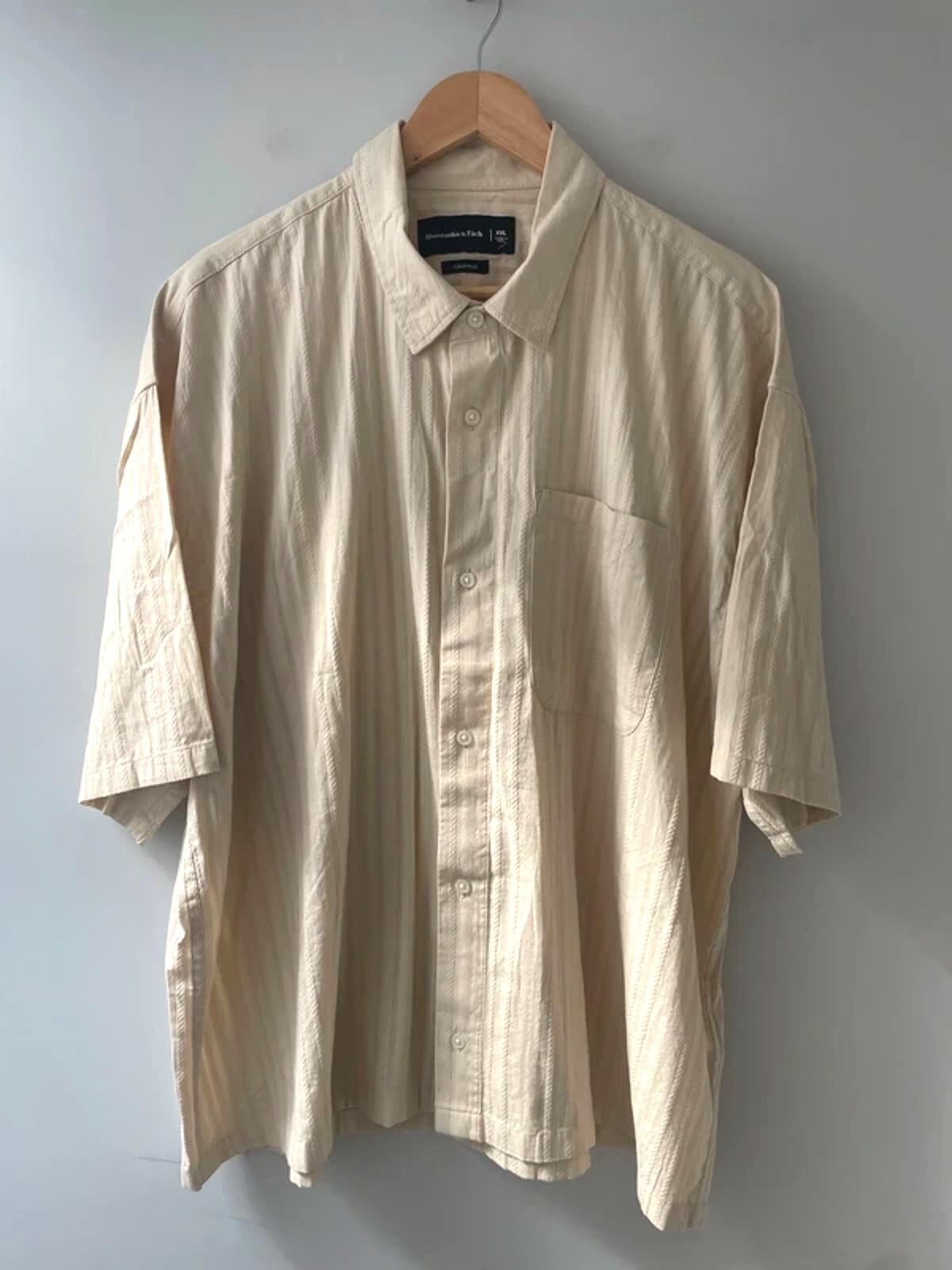Men’s Abercrombie & Fitch Cropped Fit Short Sleeve Shirt in Beige -XXLarge -3029