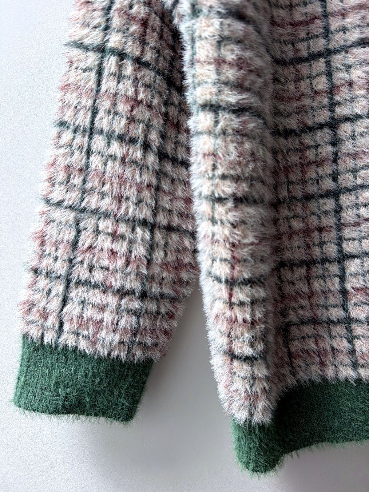 Men’s Kickers Oversized Fit Fluffy Texture Plaid Cardigan - Large - 3813