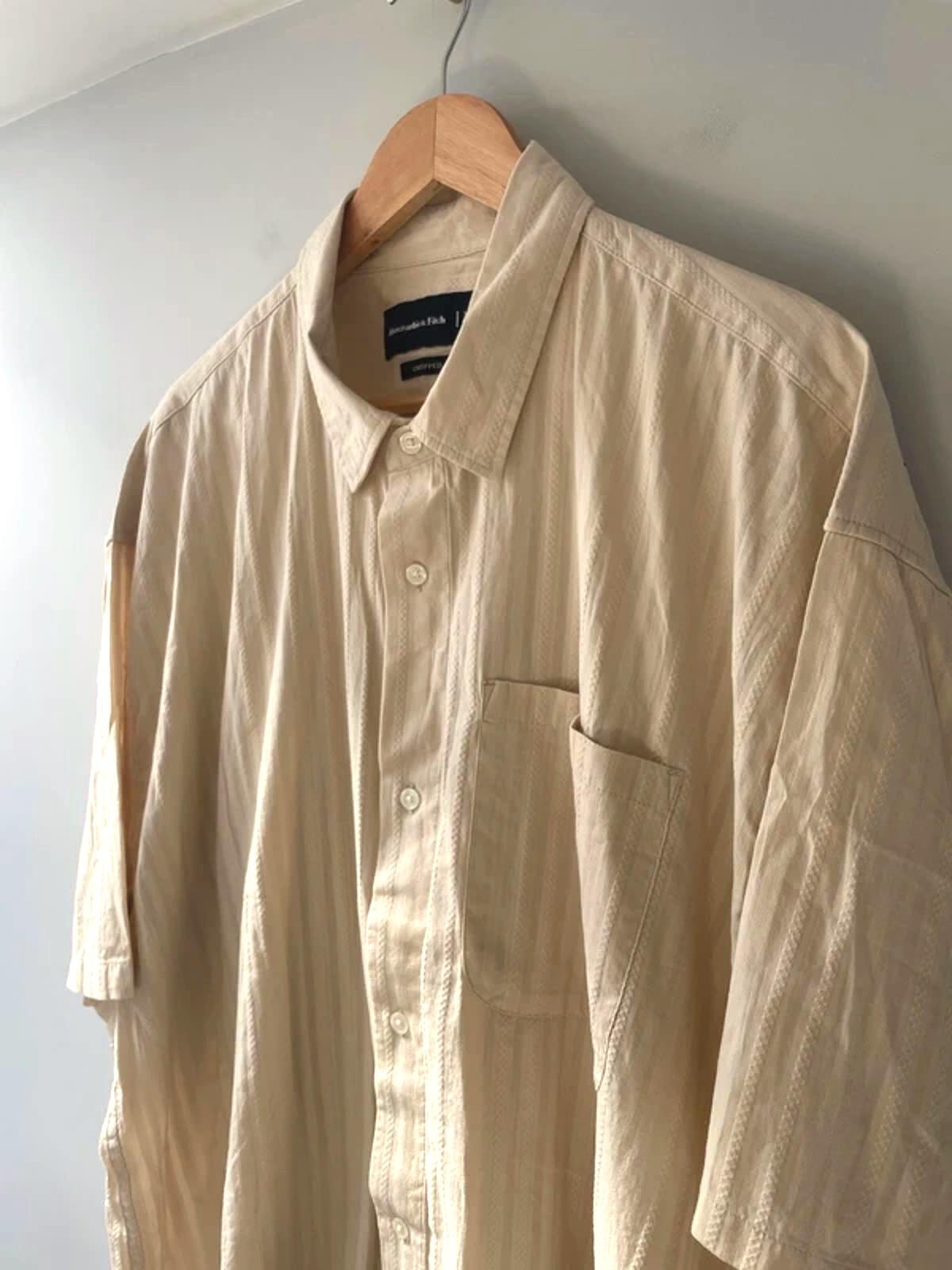 Men’s Abercrombie & Fitch Cropped Fit Short Sleeve Shirt in Beige -XXLarge -3029
