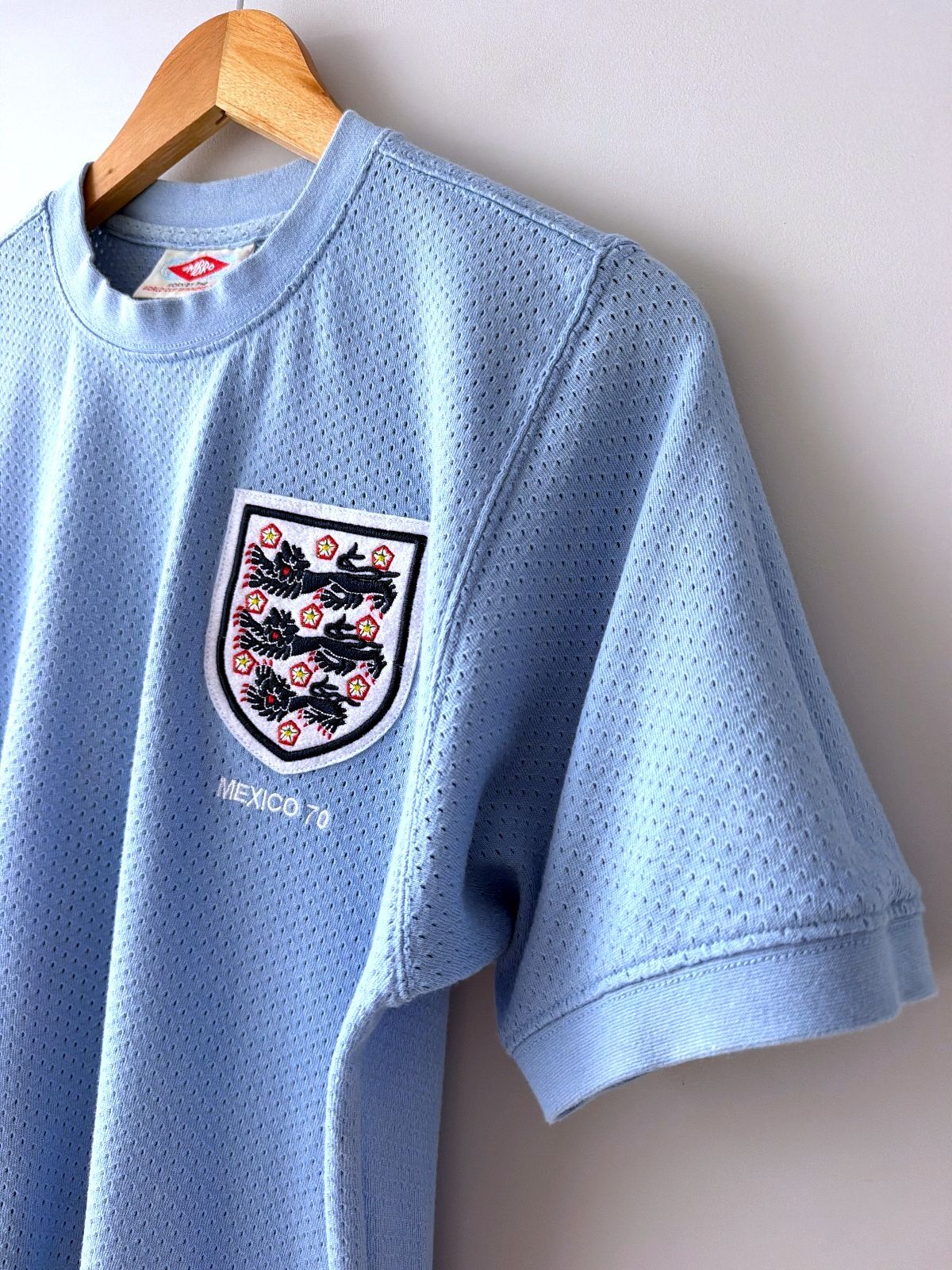 Men’s Umbro Vintage England Bobby Moore #6 Football Shirt In Blue - Medium -3663