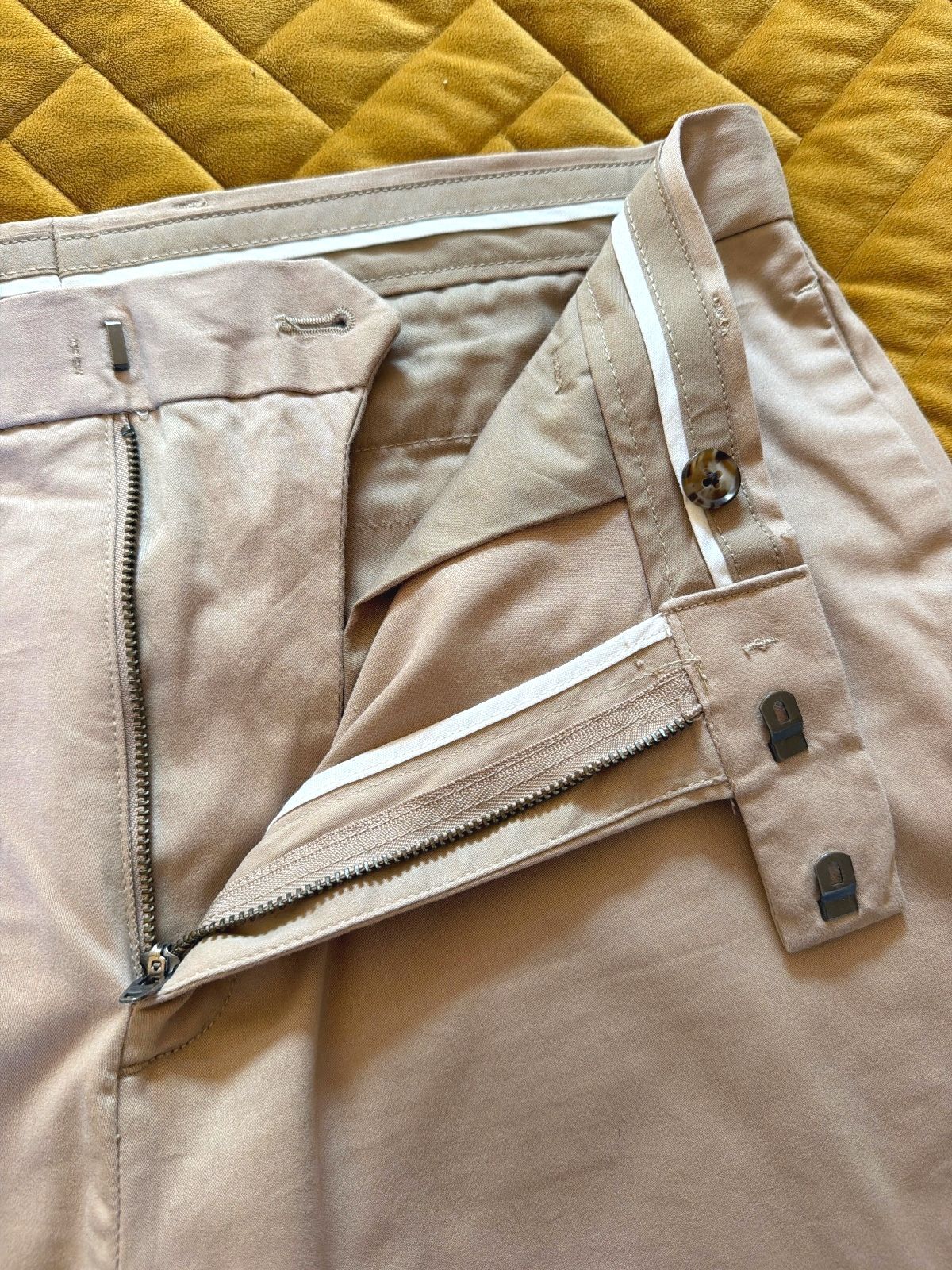 Men's Kin Stretch Fit Classic Chino Trousers In Beige - W34/L28 - 3631