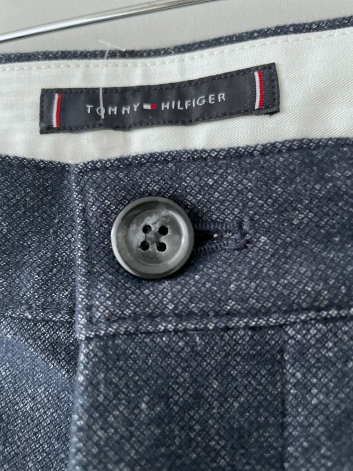Men’s Tommy Hilfiger Denton Straight Fit Chino Trousers In Navy - W32/L32 - 2492