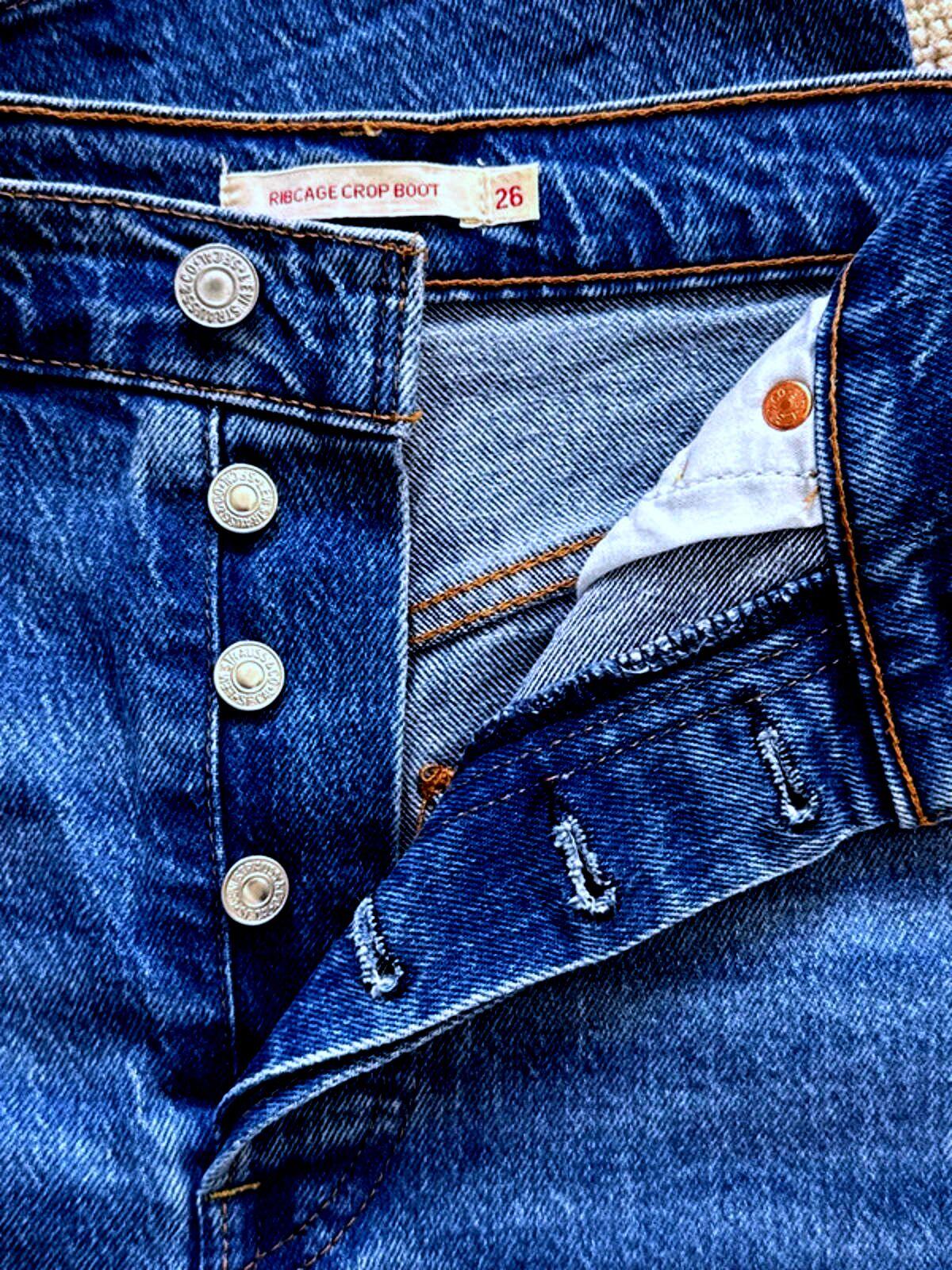 Women’s Levi’s Ribcage High Waisted Crop Bootcut Fit In Navy - W26 / L27 -1311