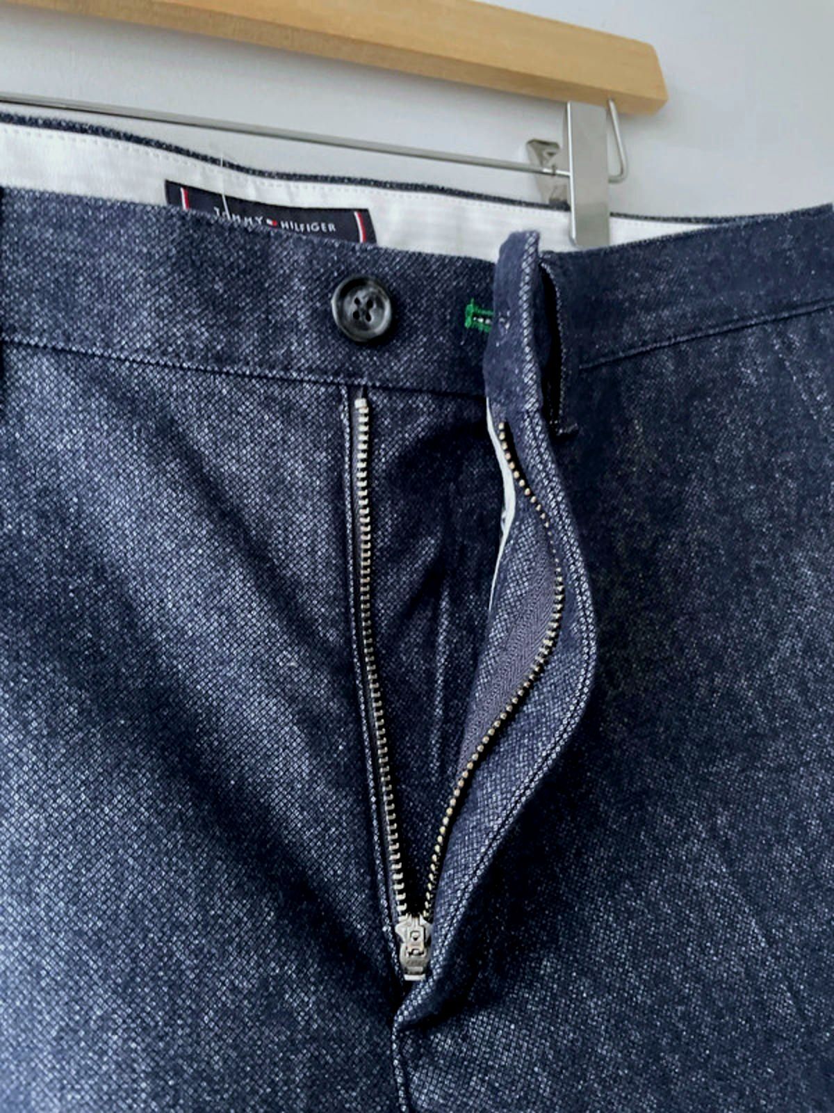 Men’s Tommy Hilfiger Denton Straight Fit Chino Trousers In Navy - W32/L32 - 2492