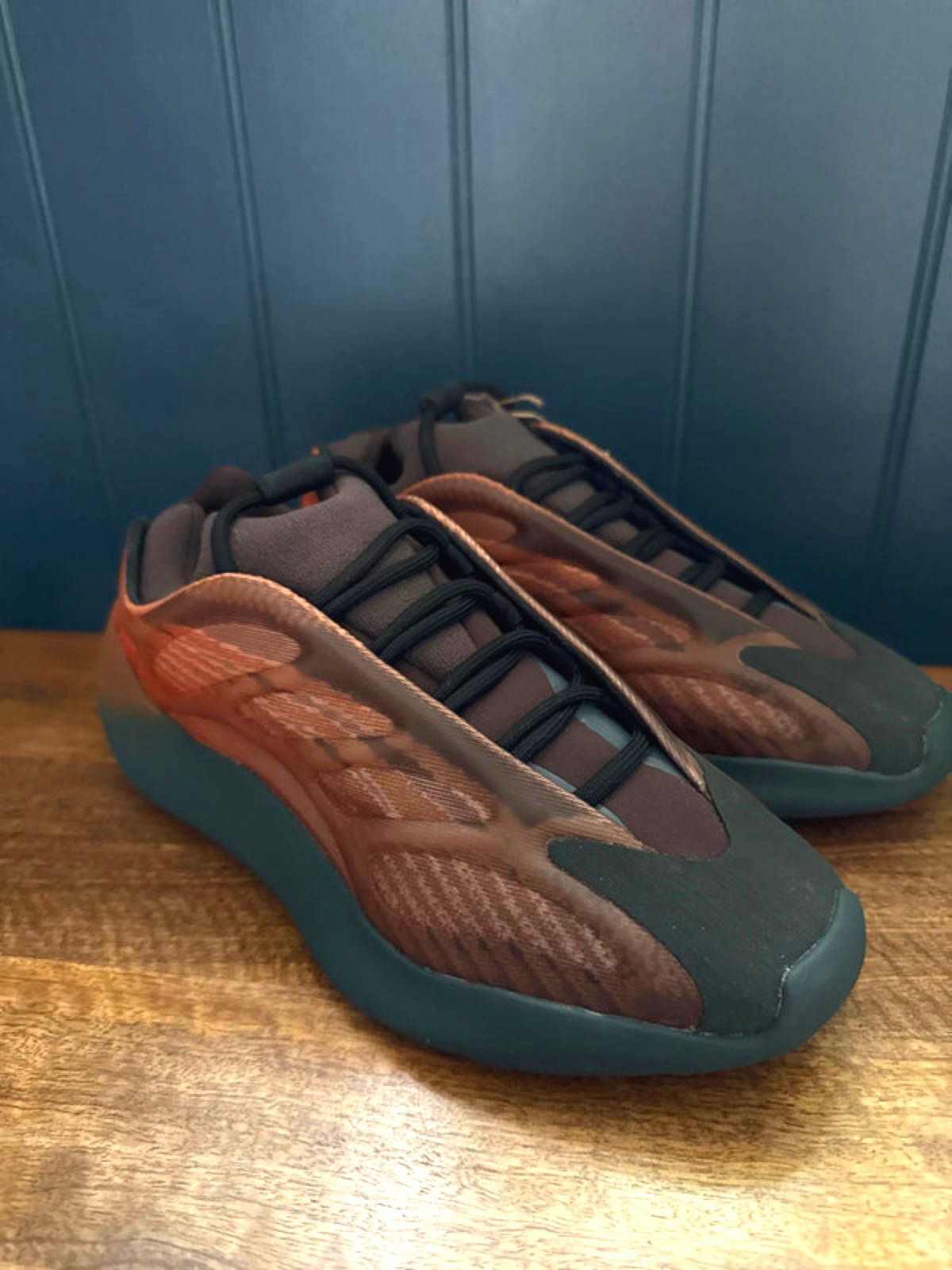 Men’s Yeezy 700 V3 Copper Fade Chunky Sole Trainers - Uk7.5 - 1295