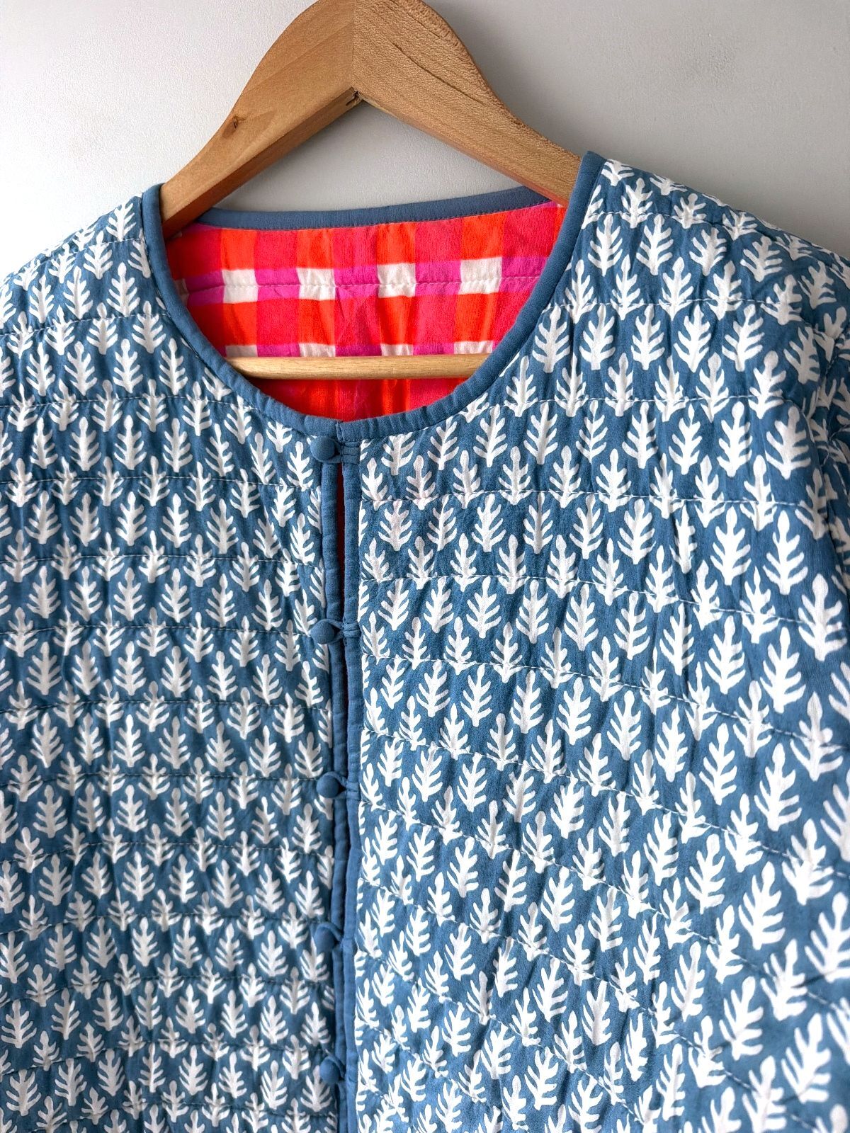 Women’s SZ Cropped Fit Block Print Reversible Quilted Jacket - Small - 3807