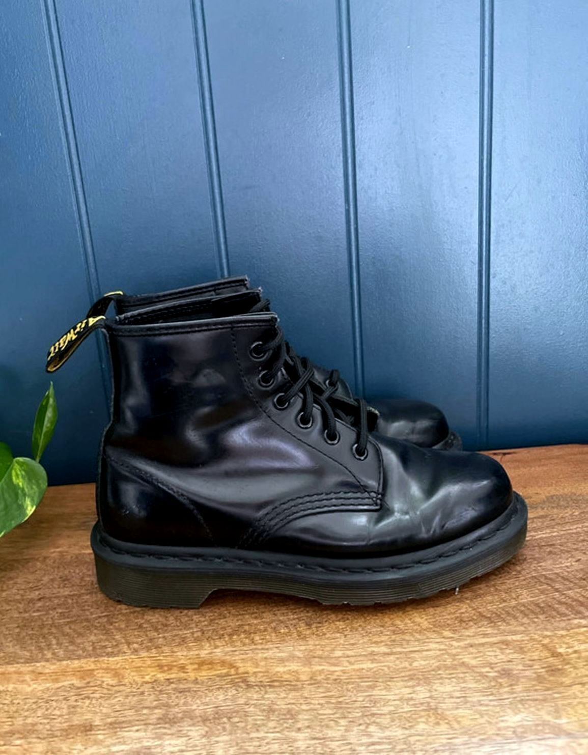 Women’s Dr Martens 101 Premium Leather Lace Up Boots In Black - UK4 - 2160