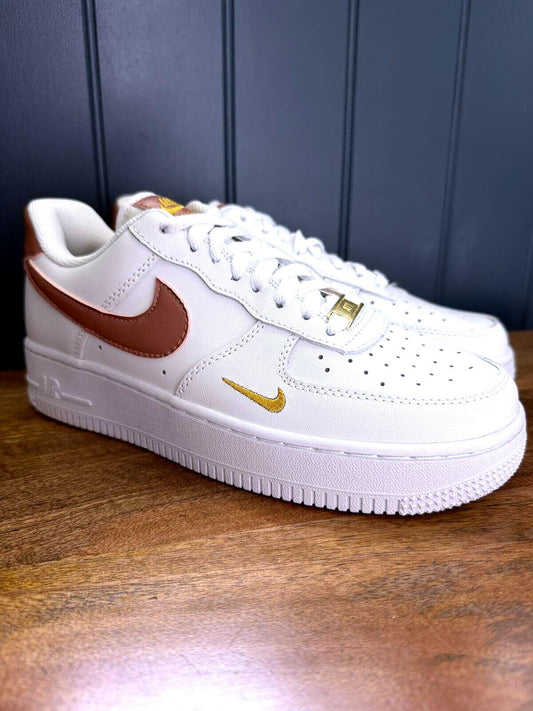 Women's Nike Air Force 1 Low Leather Trainers In White/Gold - UK5.5 - 3541