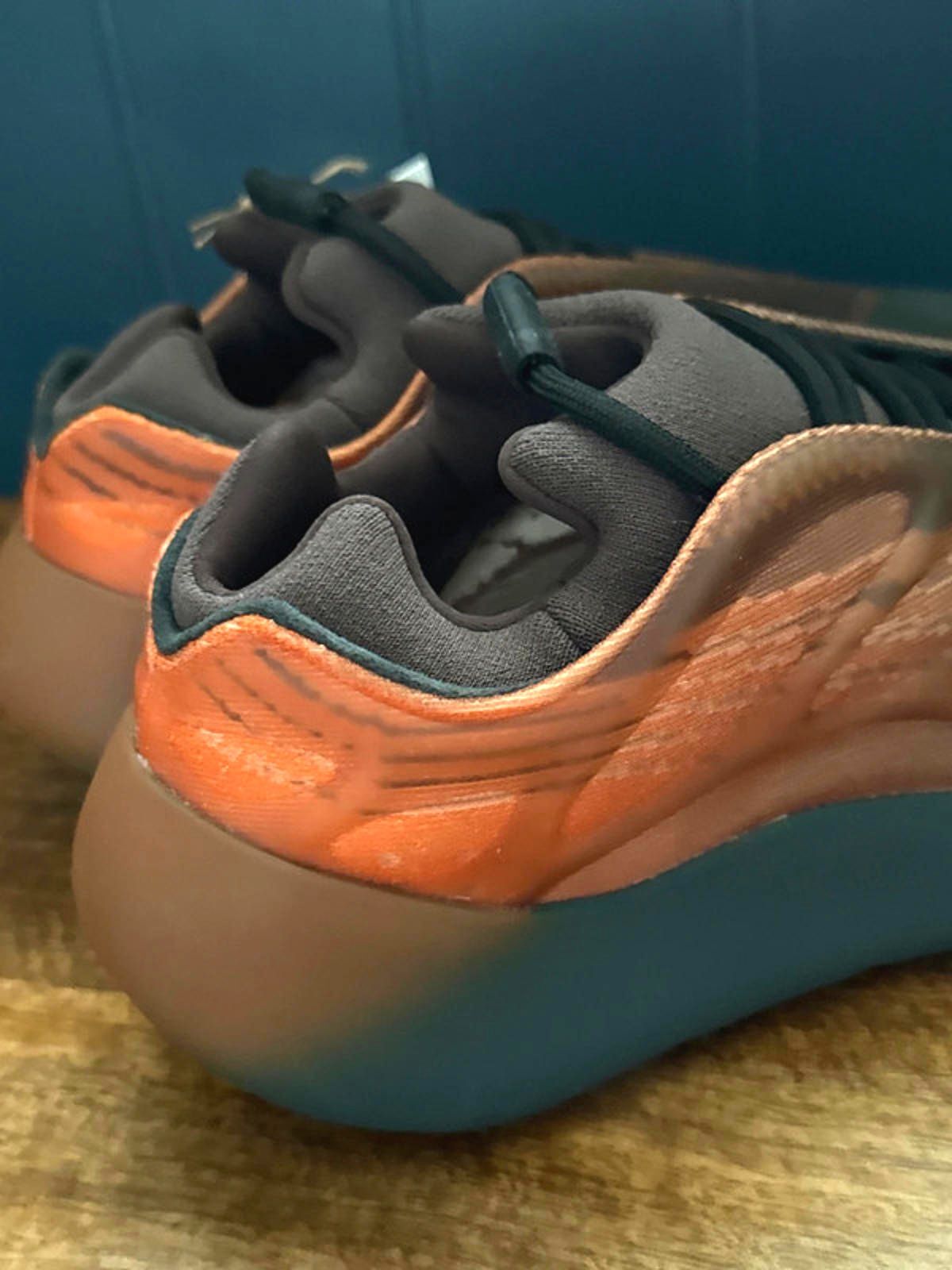 Men’s Yeezy 700 V3 Copper Fade Chunky Sole Trainers - Uk7.5 - 1295