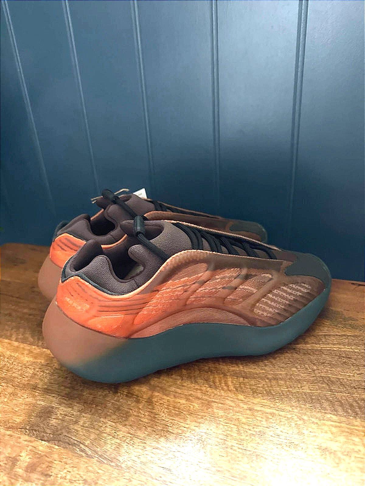 Men’s Yeezy 700 V3 Copper Fade Chunky Sole Trainers - Uk7.5 - 1295