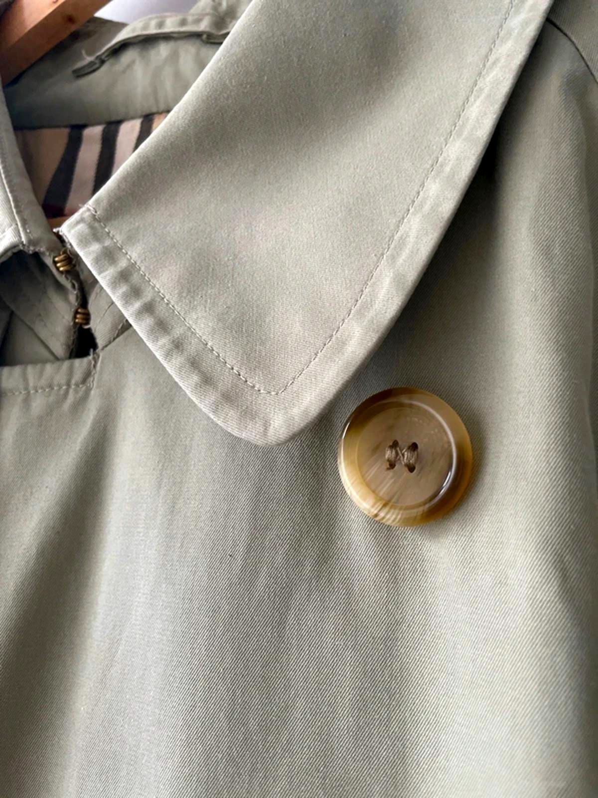 Women’s Burberry Kensington Vintage Double Breasted Trench Coat In Light Green - Uk16 - 3000