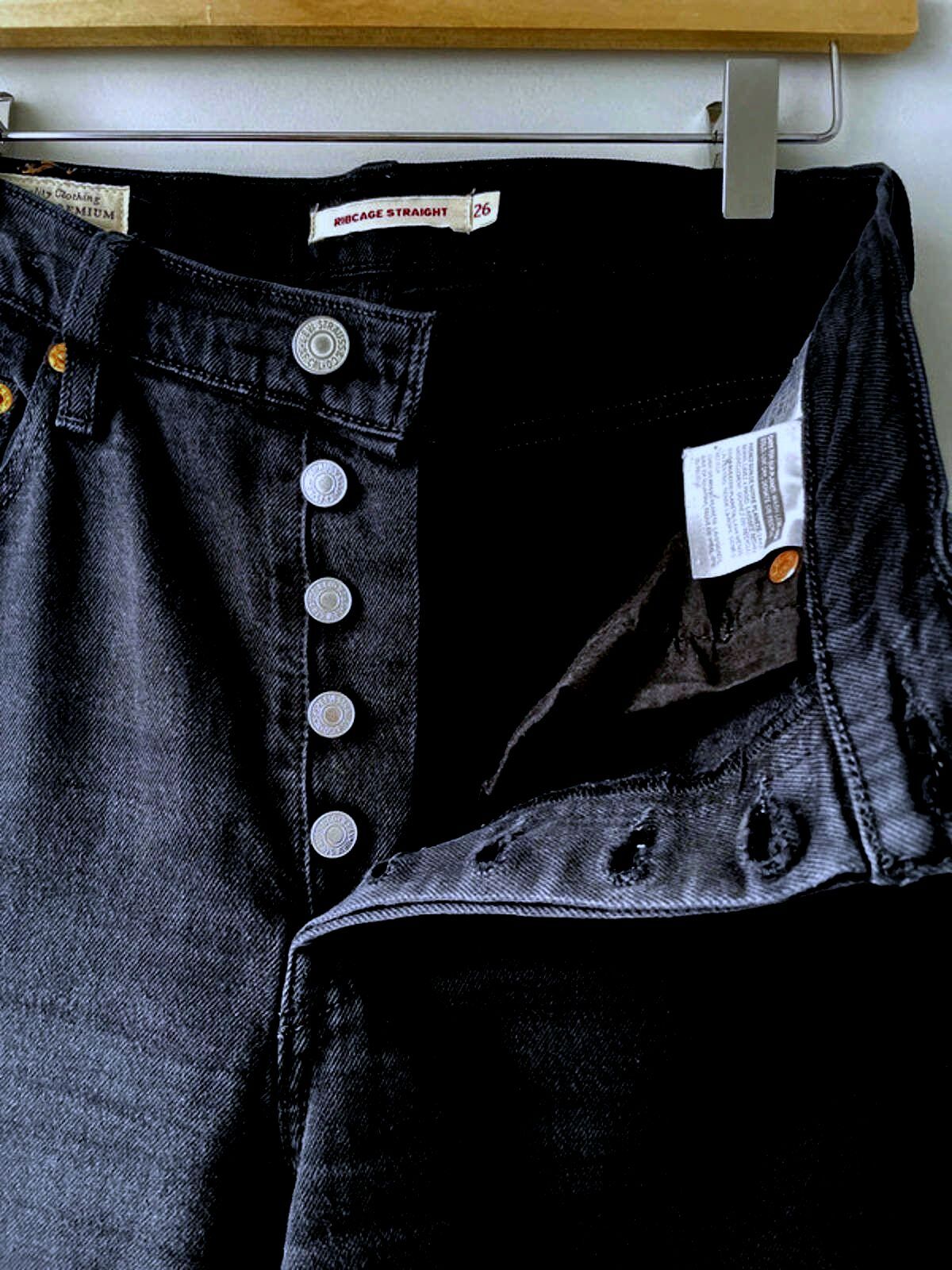 Women’s Levi’s High Waisted Ribcage Straight Fit Jeans In Black - W26/L27 -1848
