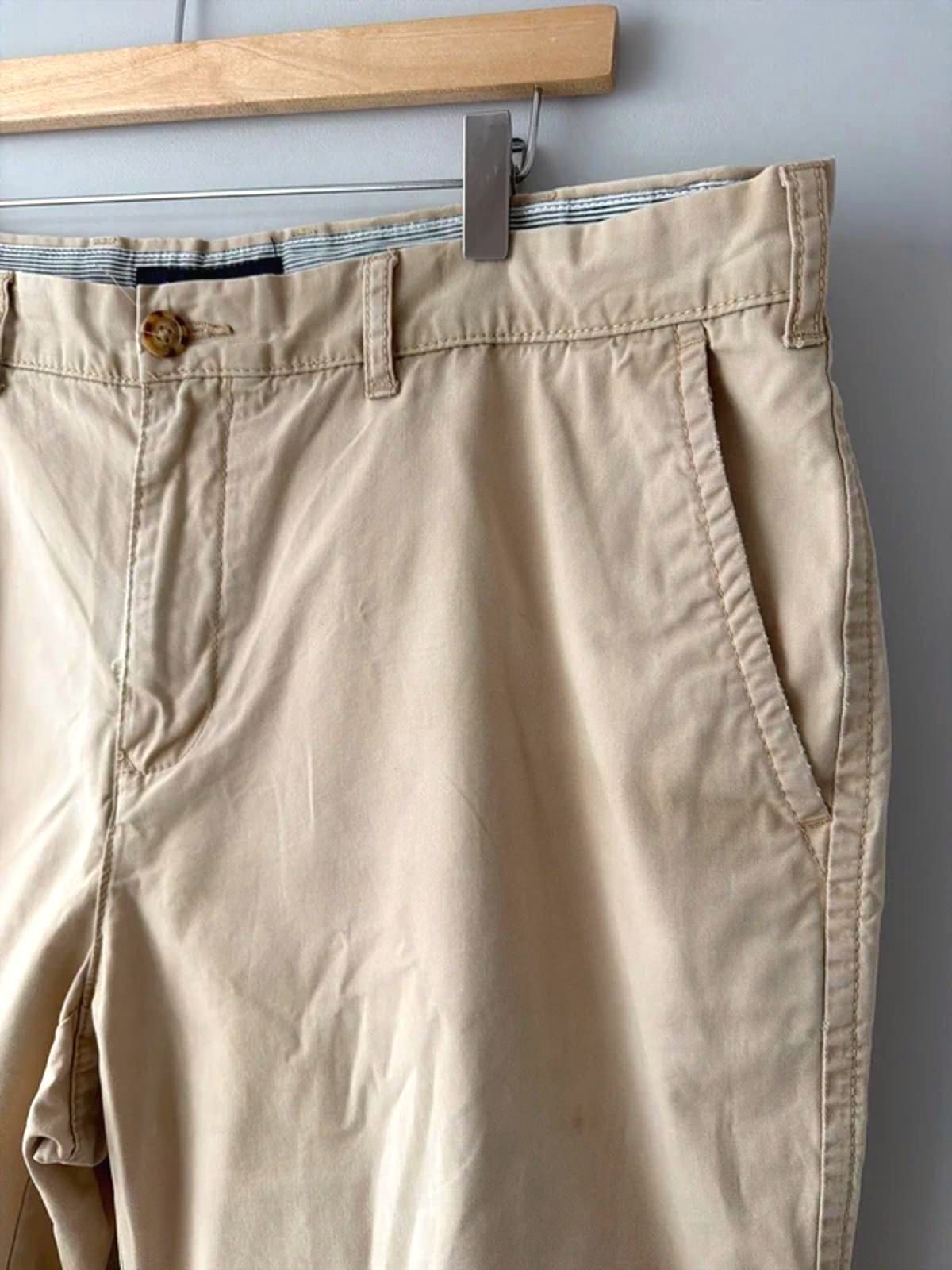 Men’s Tommy Hilfiger Classic Fit Chino Shorts In Beige - W38 - 3254