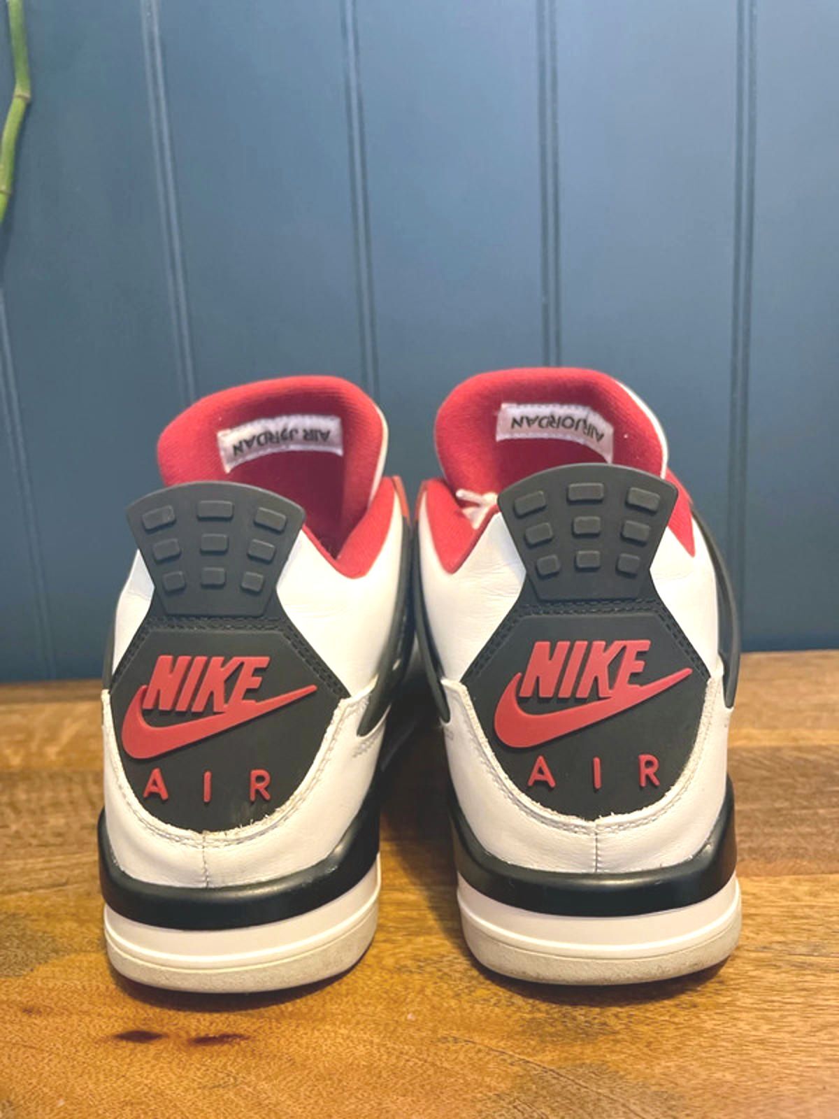 Men’s Nike Air Jordan 4 Retro "Fire Red 2020" Trainers - UK8 - 2770