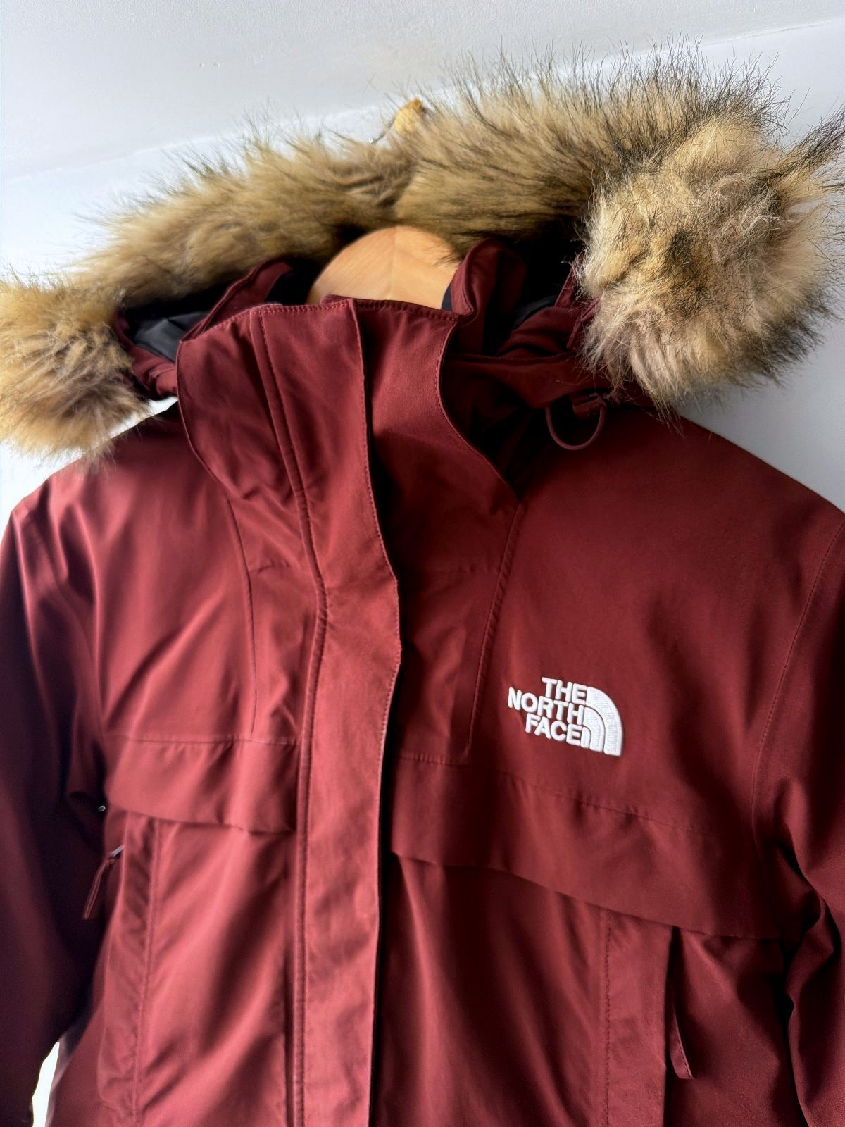 Women’s The North Face 550 Padded Parka Jacket with Faux Fur Hood - Small - 3785