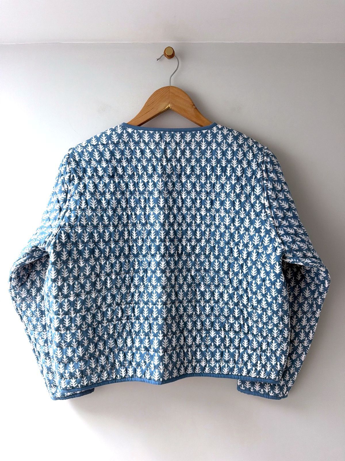 Women’s SZ Cropped Fit Block Print Reversible Quilted Jacket - Small - 3807