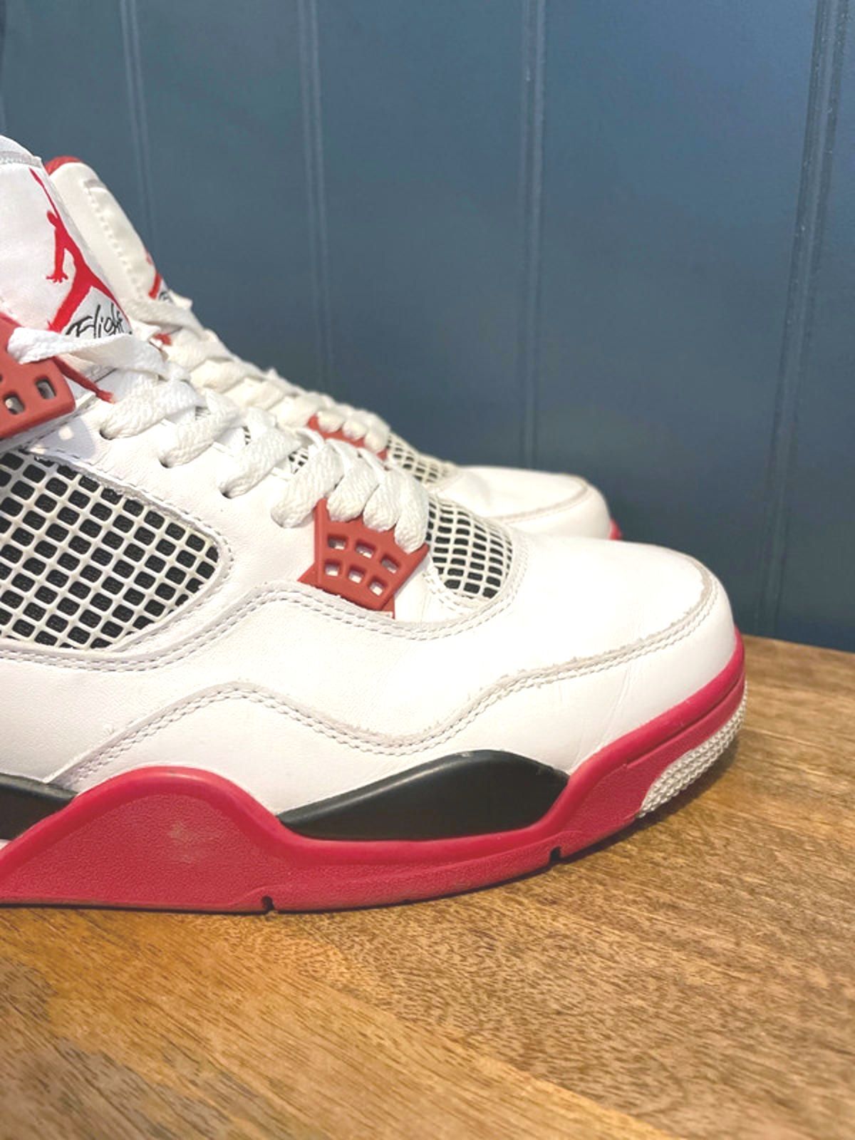 Men’s Nike Air Jordan 4 Retro "Fire Red 2020" Trainers - UK8 - 2770