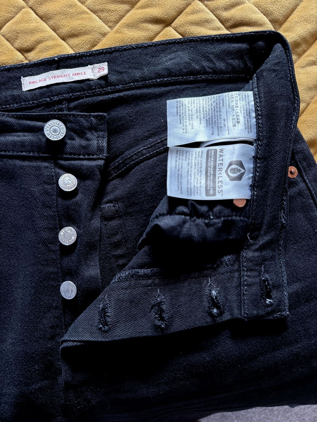 Women’s Levi’s High Waisted Ribcage Straight Fit Jeans In Black- W29/L29’- 3741