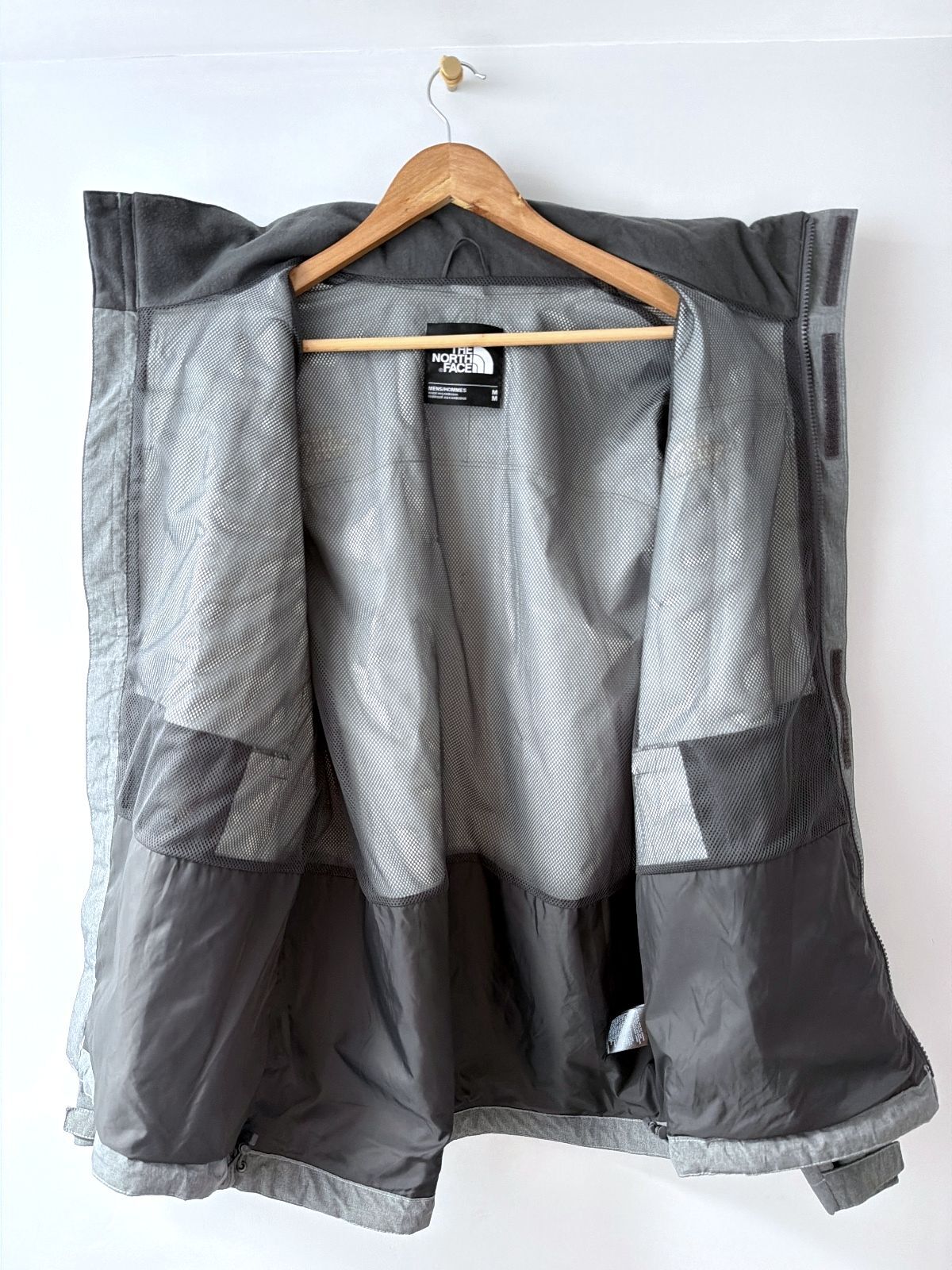 Men’s The North Face DryVent Waterproof Jacket with Packable Hood - Medium -3637