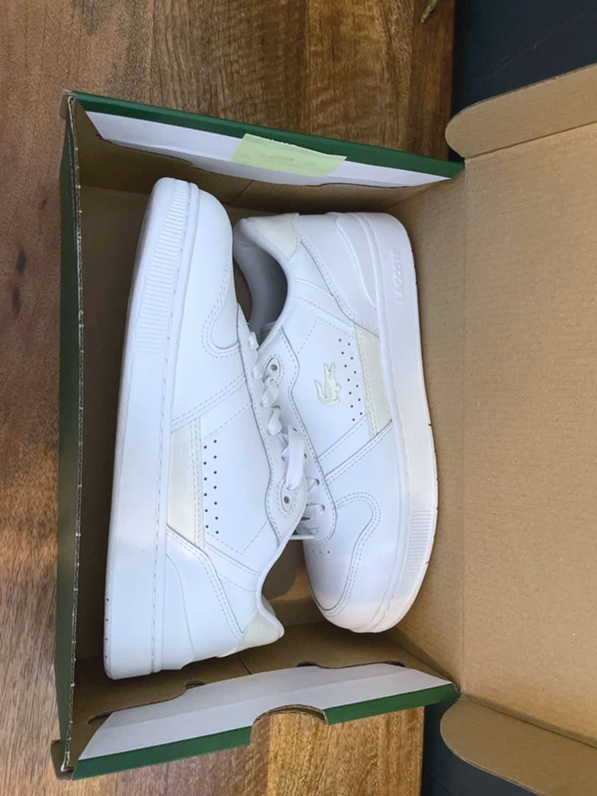 Women’s Lacoste T-Clip Premium Leather Trainers in White - UK4 - 3097