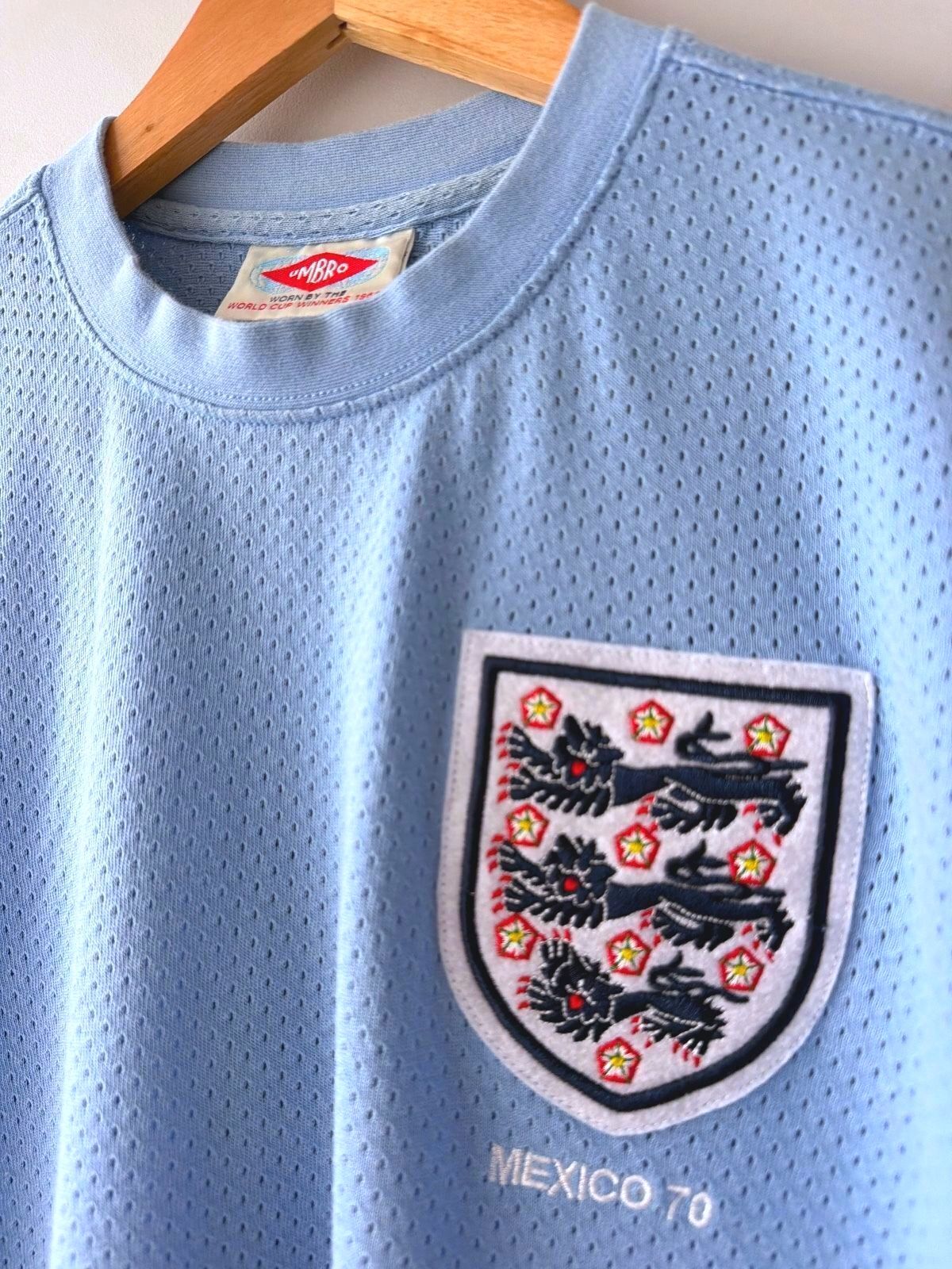Men’s Umbro Vintage England Bobby Moore #6 Football Shirt In Blue - Medium -3663