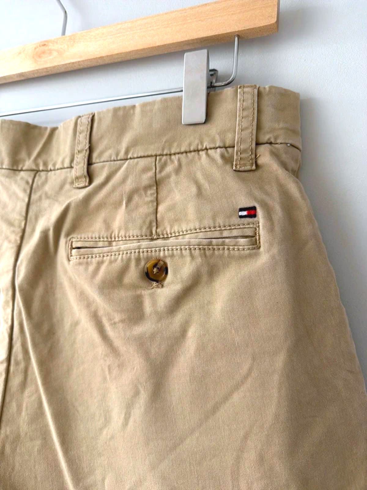 Mens Tommy Hilfiger Classic Fit Chino Shorts In Beige - W30 - 3258