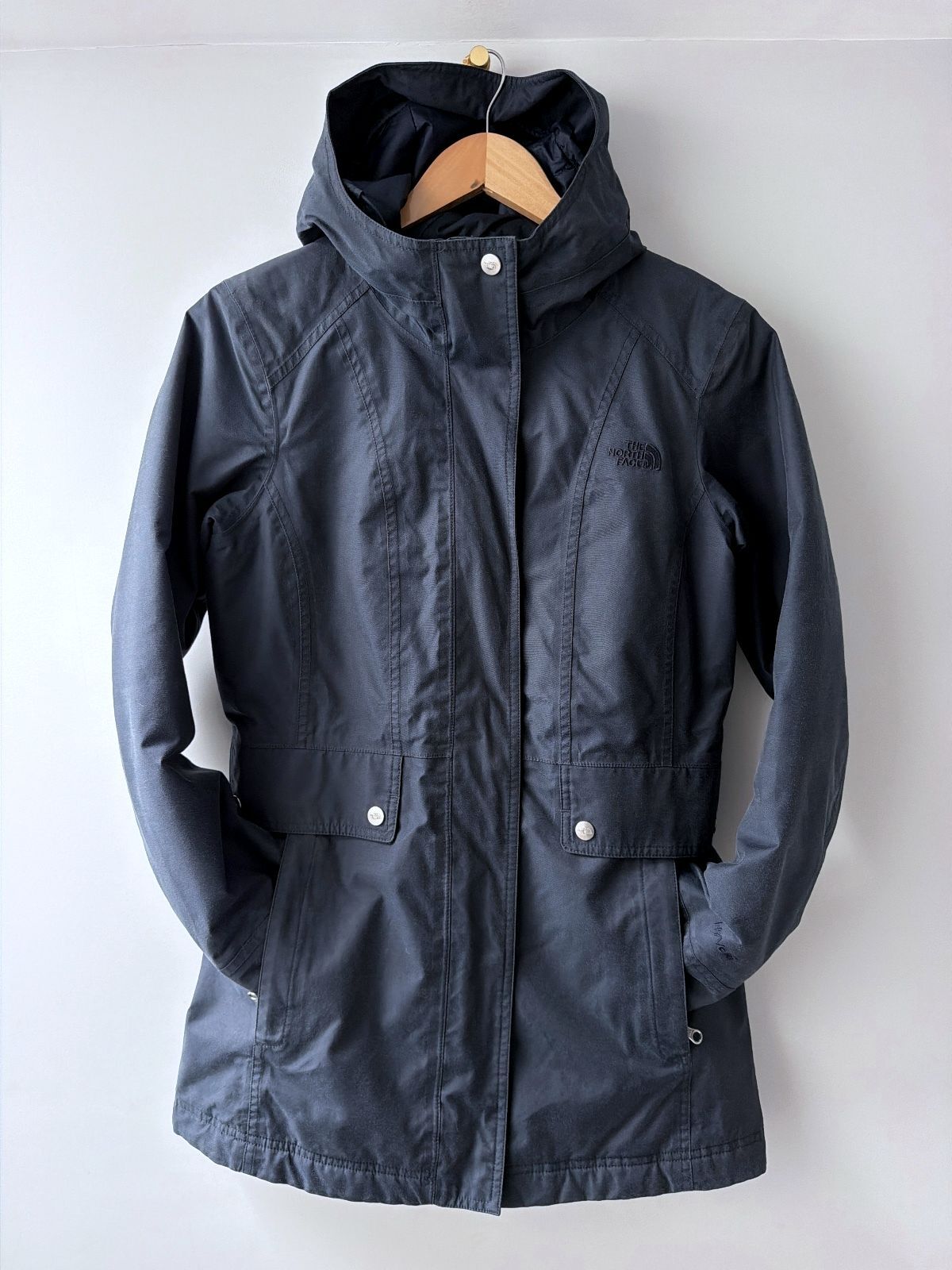 Women’s The North Face HyVent Waterproof Hooded Jacket In Navy - Small - 3689