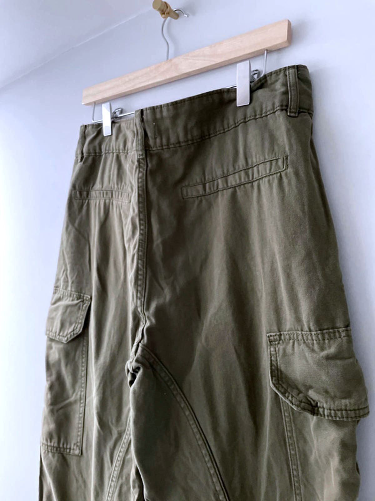 Women's Pull and Bear Baggy Fit Cargo Trousers in Khaki - W32/L29 - 2754