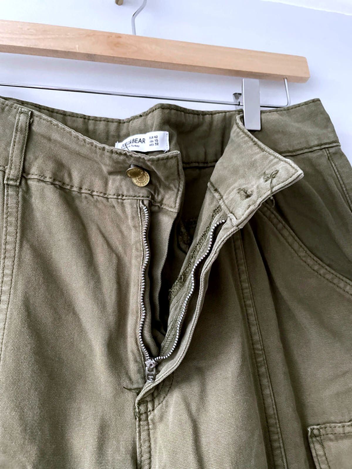 Women's Pull and Bear Baggy Fit Cargo Trousers in Khaki - W32/L29 - 2754