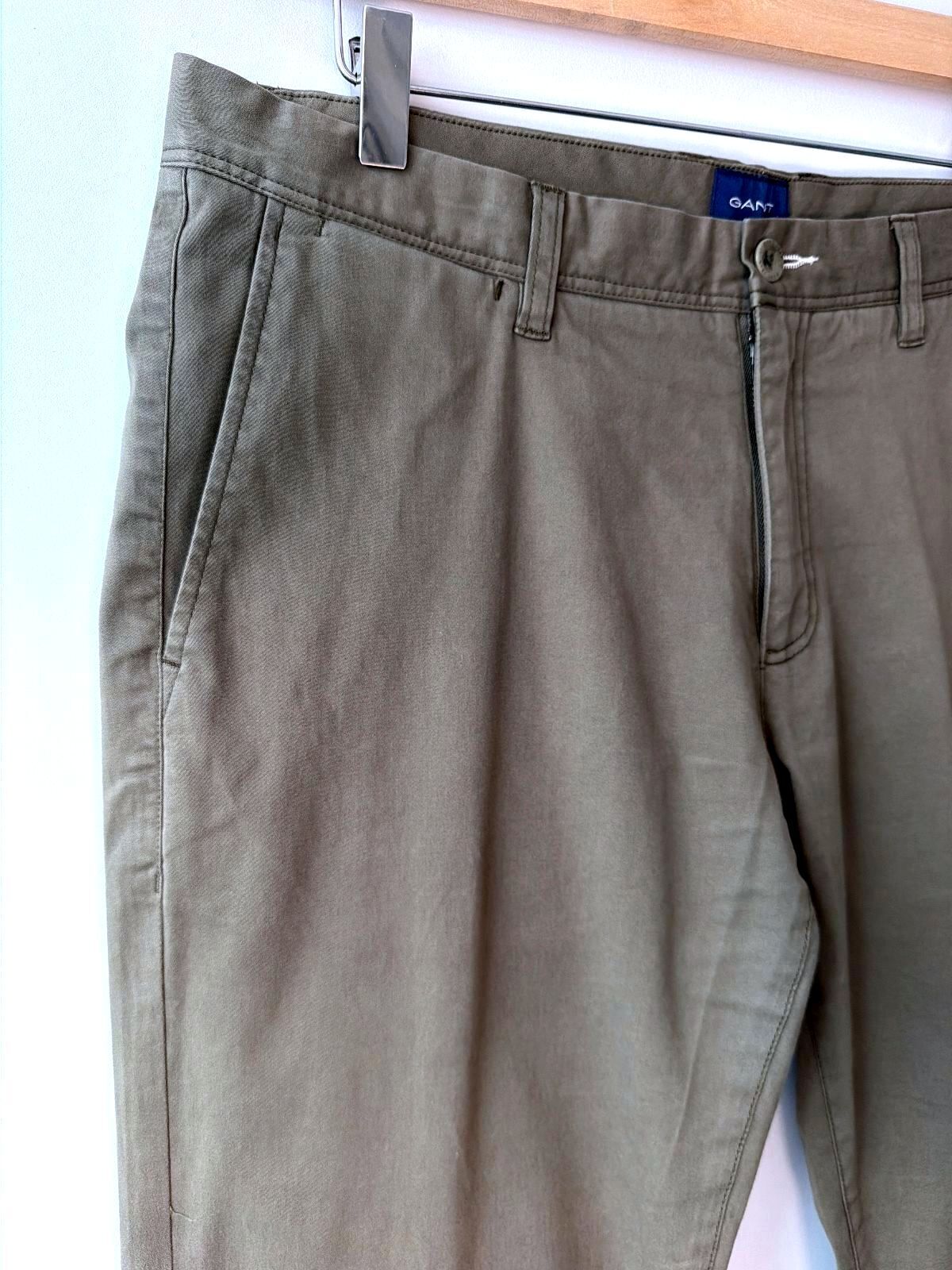 Men’s GANT Stretch Fit Chino Trousers In Khaki - W32/L32 - 3632