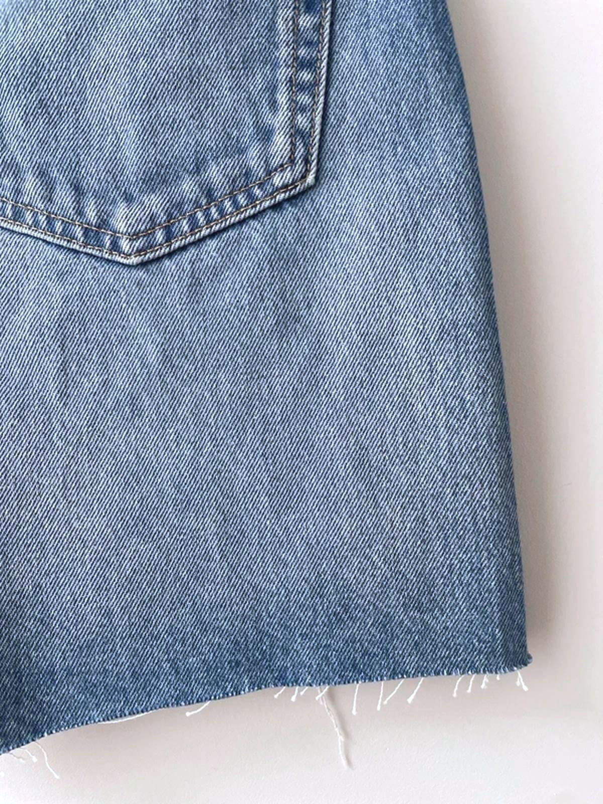 Women’s Calvin Klein 90’s Fit Midi Distressed Denim Shorts In Blue - W28/6.5 - 3140