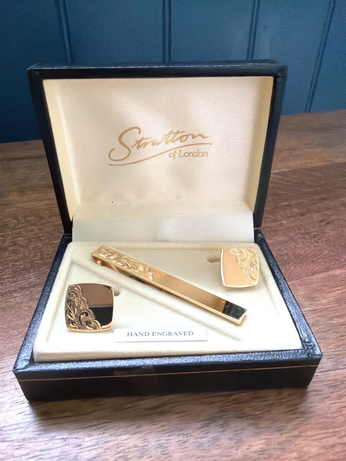 Stratton Of London Hand Engraved Tie Clip And Cufflink Set In Gold Colour - 3858