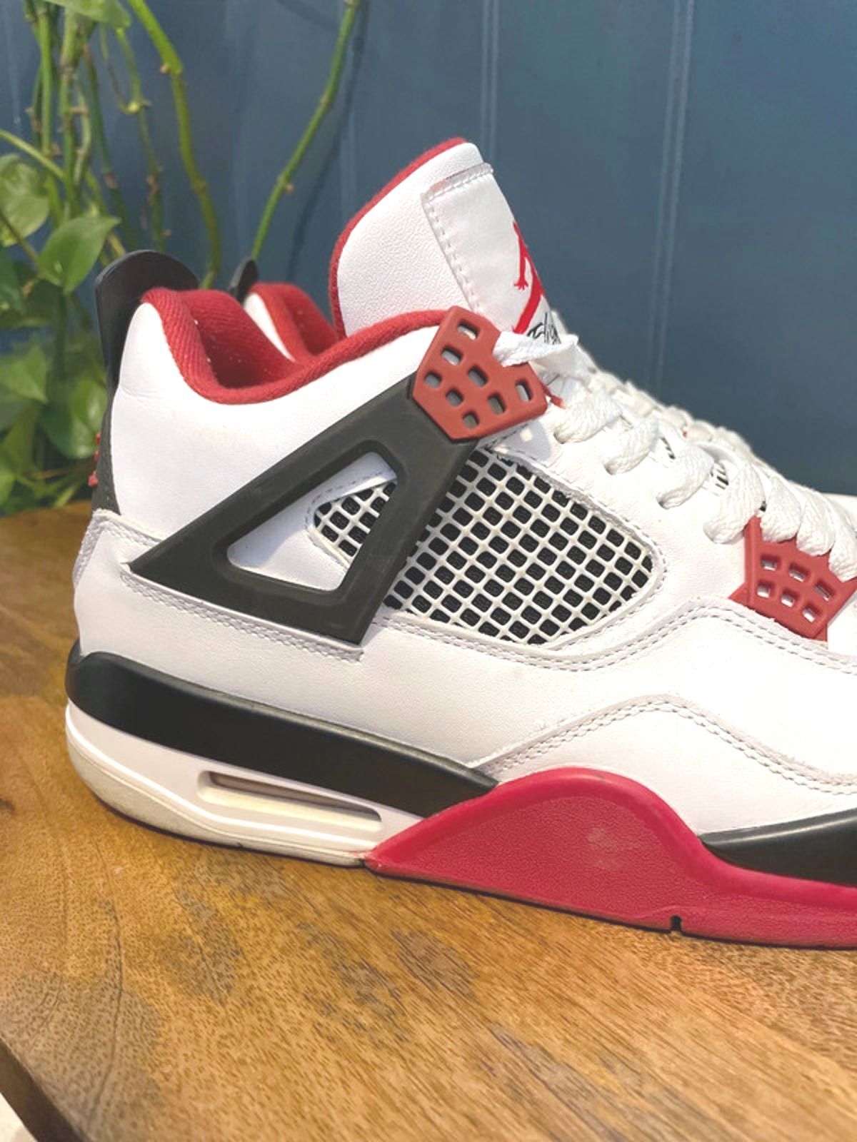 Men’s Nike Air Jordan 4 Retro "Fire Red 2020" Trainers - UK8 - 2770