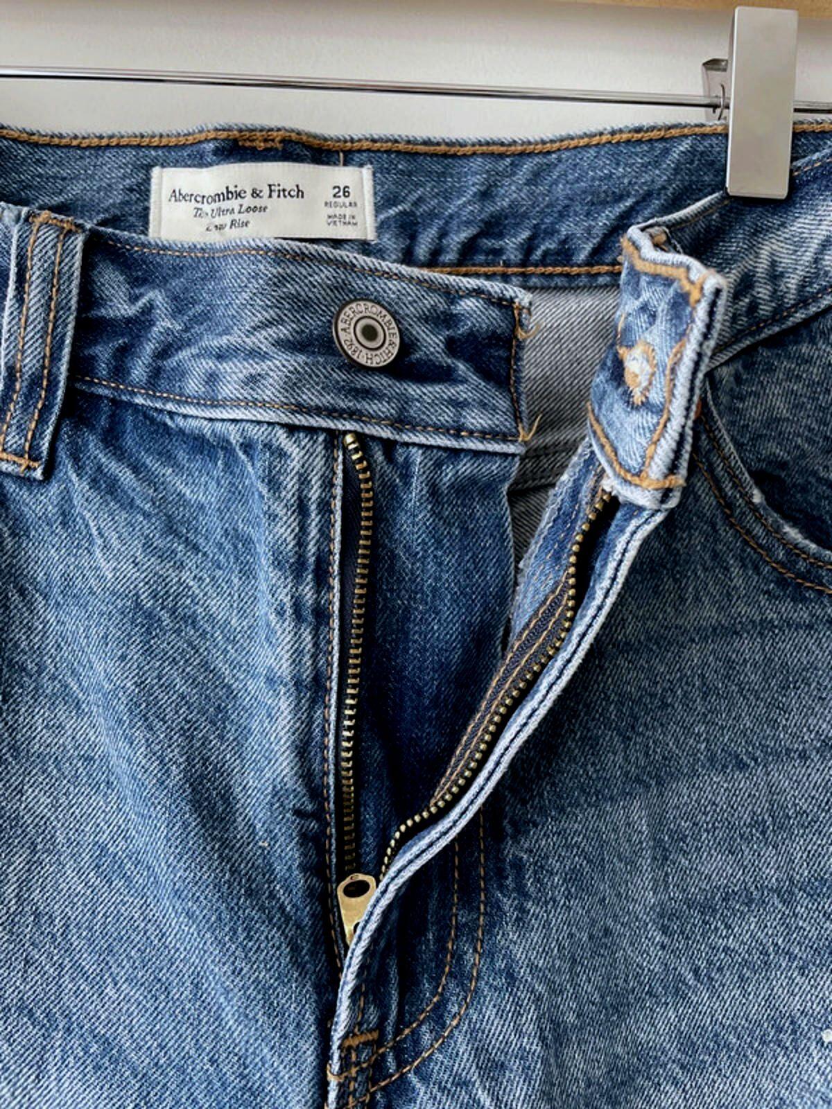 Women’s Abercrombie & Fitch Baggy Fit Cargo Jeans In Navy - W26/L30 - 2251