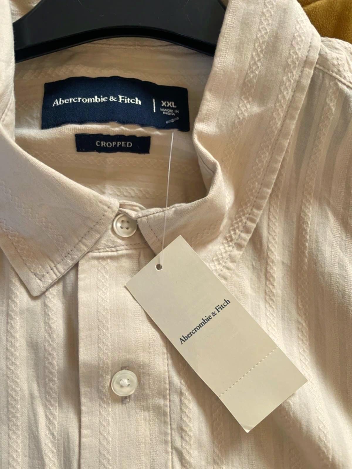 Men’s Abercrombie & Fitch Cropped Fit Short Sleeve Shirt in Beige -XXLarge -3029