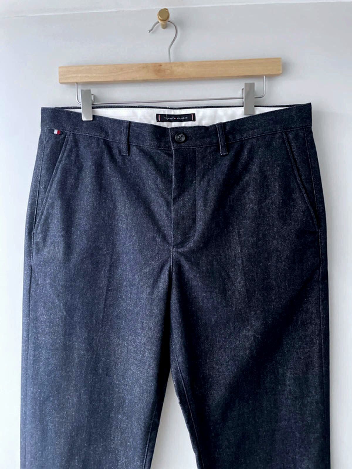 Men’s Tommy Hilfiger Denton Straight Fit Chino Trousers In Navy - W32/L32 - 2492