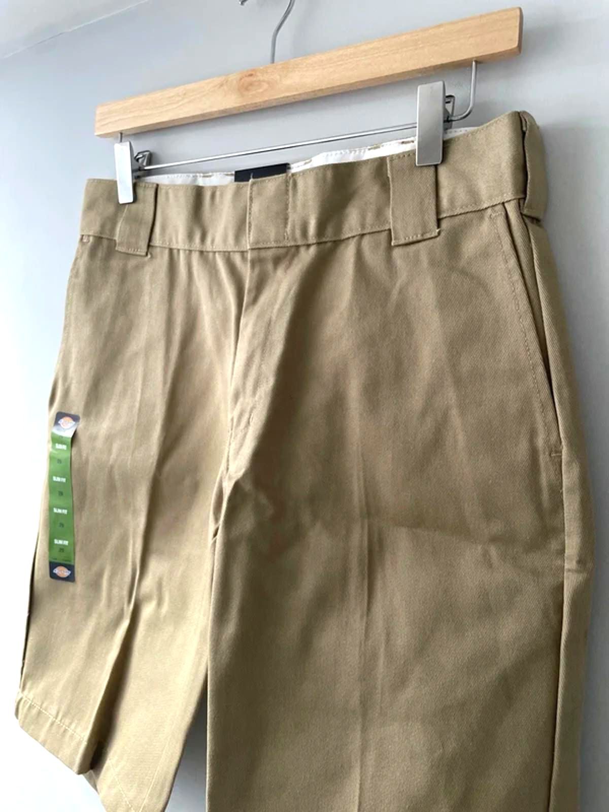 Women’s Dickies Slim Fit High Waist Shorts in Beige - W29/L11 - 2886