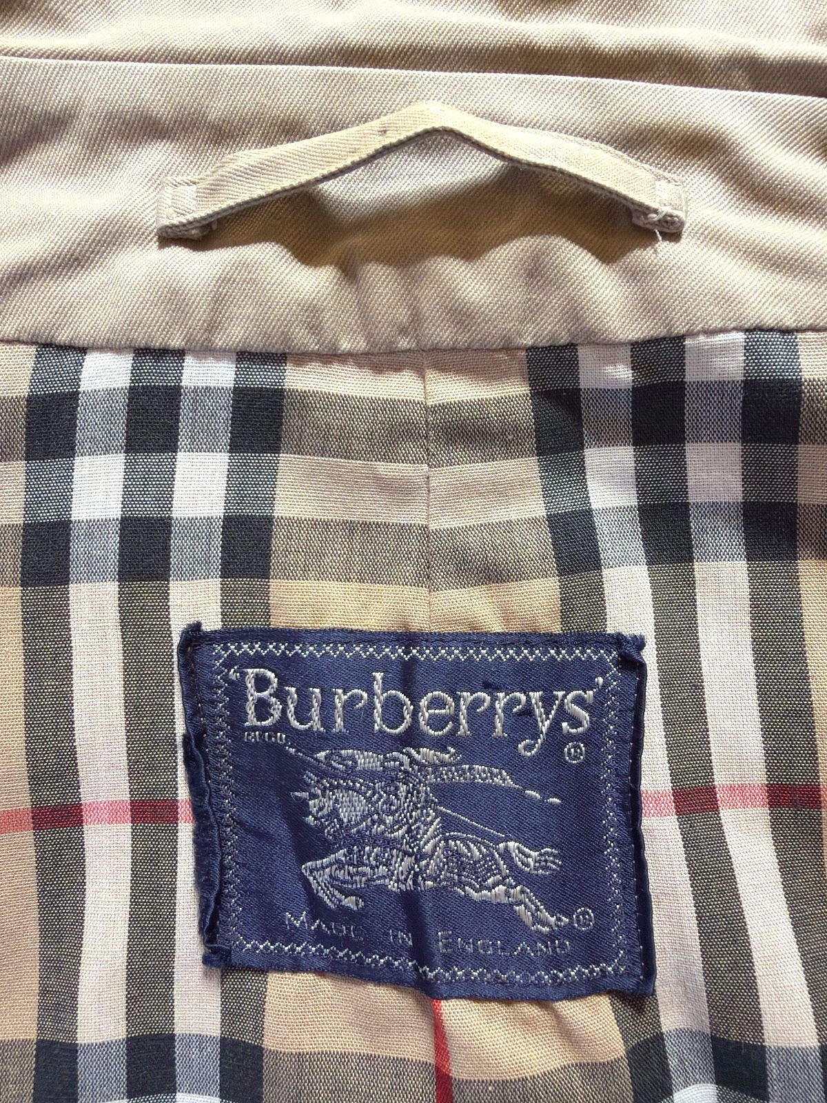 Women’s Burberry Made In England Trench Coat With Signature Lining -Large - 3707